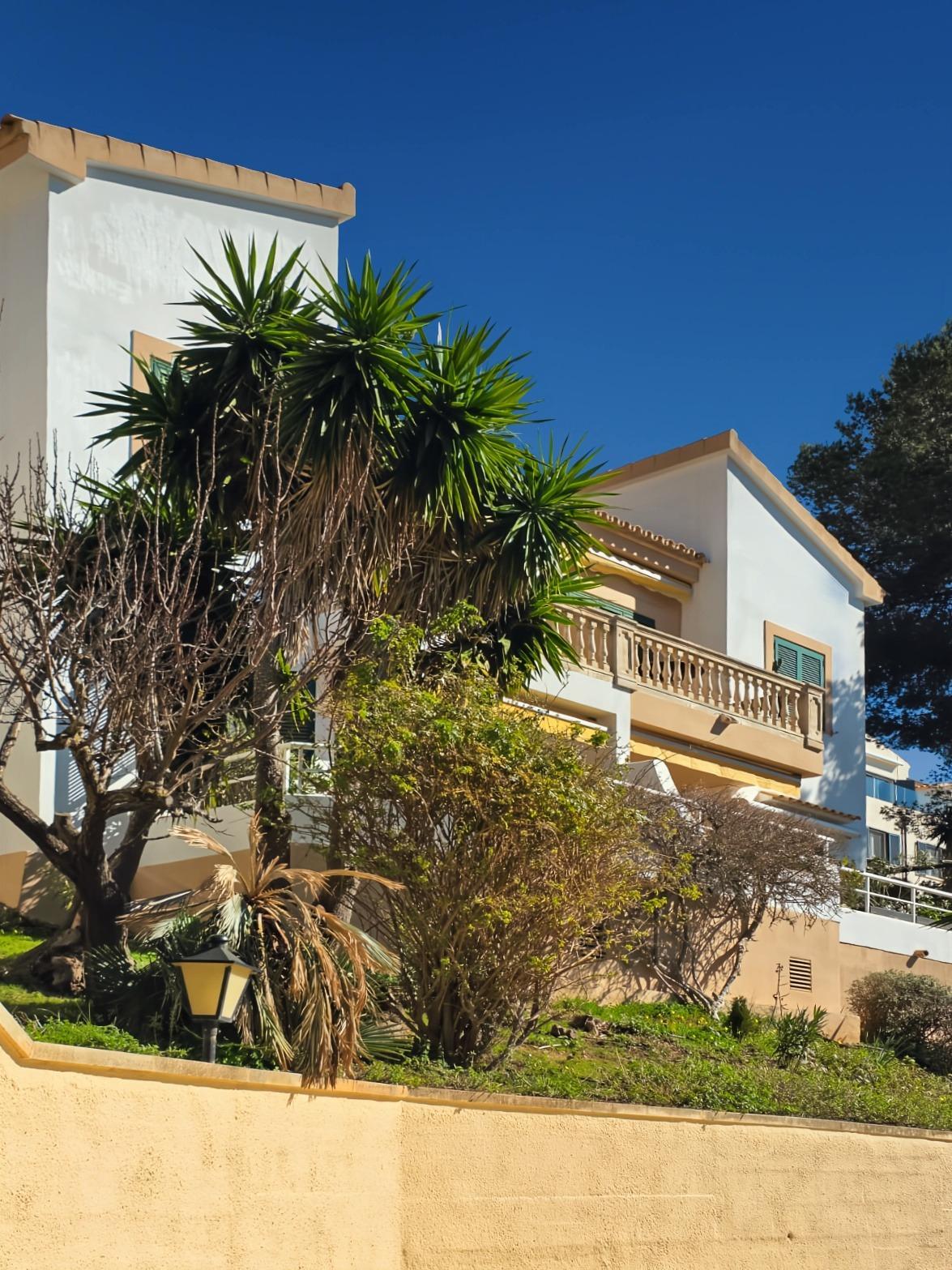 ADOSADO CON ACCESO PRIVADO Y VISTAS AL MAR- CANYAMEL, MALLORCA