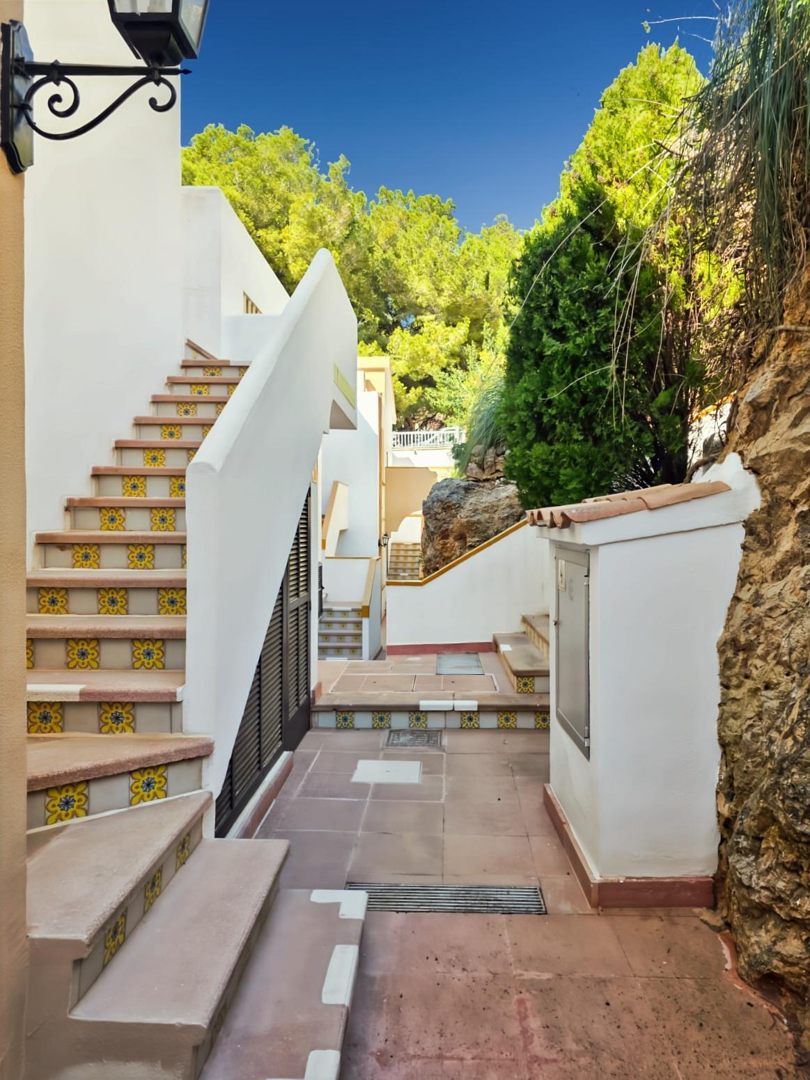 ADOSADO CON ACCESO PRIVADO Y VISTAS AL MAR- CANYAMEL, MALLORCA