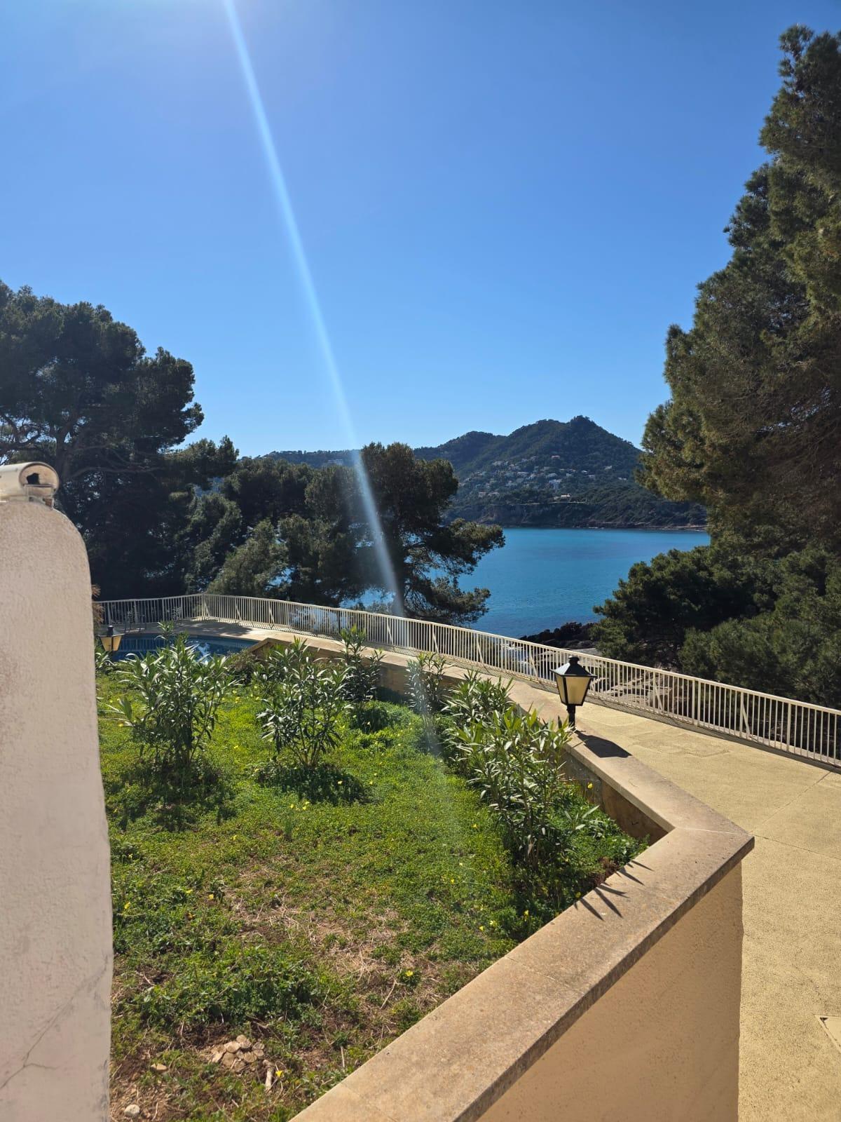 ADOSADO CON ACCESO PRIVADO Y VISTAS AL MAR- CANYAMEL, MALLORCA