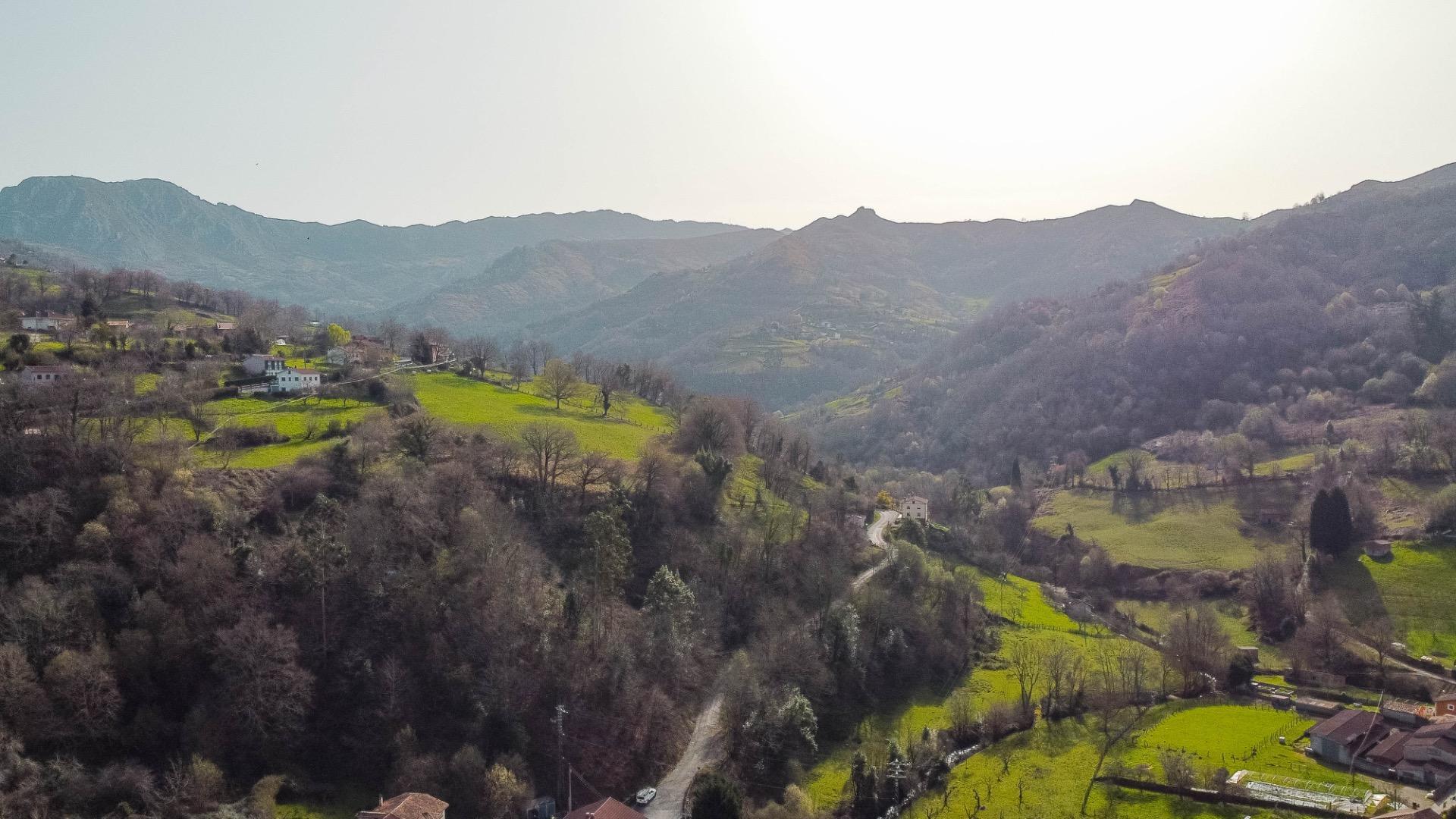 PRECIOSA Y SOLEADA FINCA RODEADA DE NATURALEZA EN BIMENES, A NADA DE NAVA LA COMARCA DE LA SIDRA Y PRINCIPALES CIUDADES