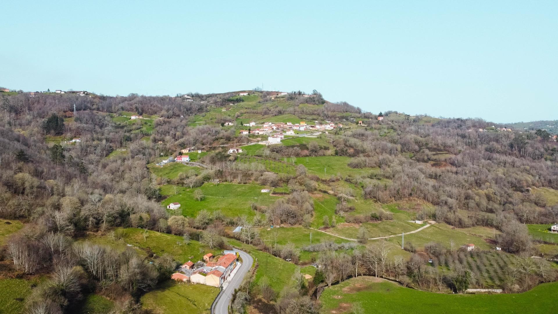 PRECIOSA Y SOLEADA FINCA RODEADA DE NATURALEZA EN BIMENES, A NADA DE NAVA LA COMARCA DE LA SIDRA Y PRINCIPALES CIUDADES