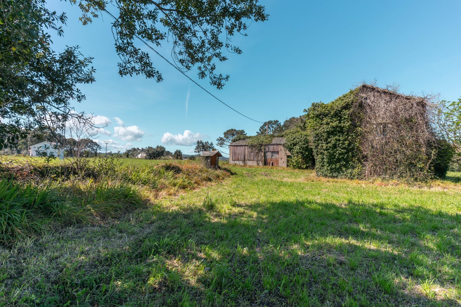 TERRENO EDIFICABLE SITO EN LONGARA, EL FRANCO, LA CARIDAD