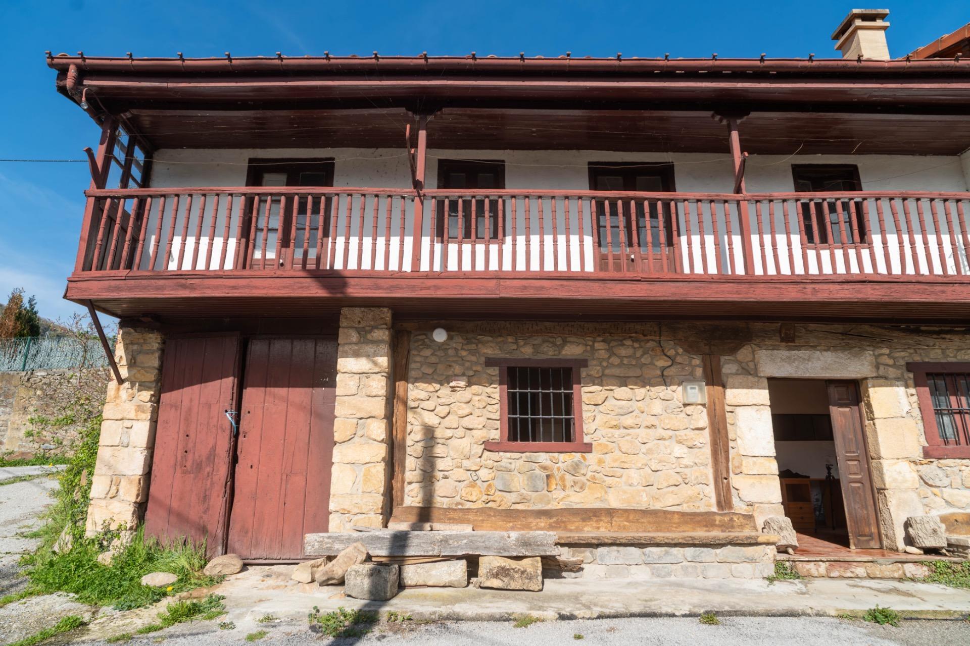 CASA Y TERRENO EN PRASES CORVERA DE TORANZO