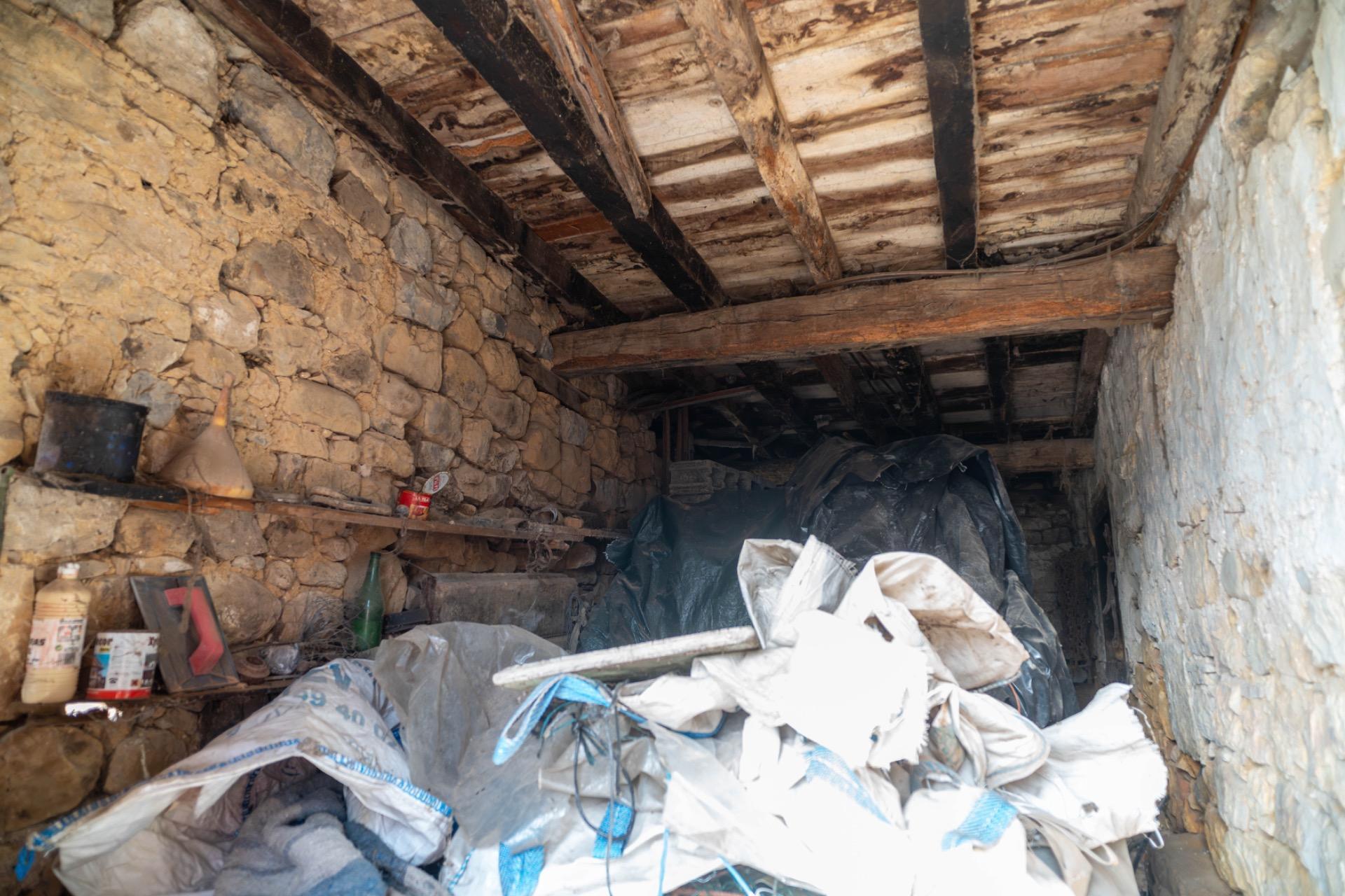 CASA Y TERRENO EN PRASES CORVERA DE TORANZO