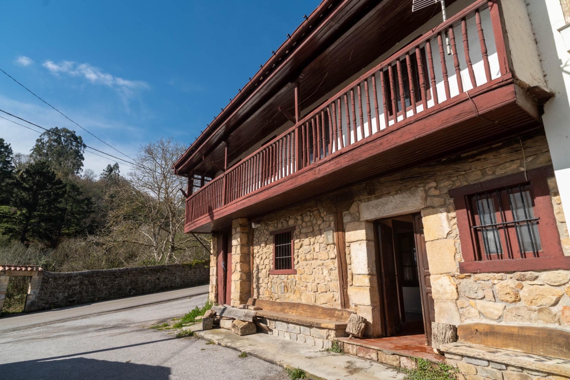 CASA Y TERRENO EN PRASES CORVERA DE TORANZO
