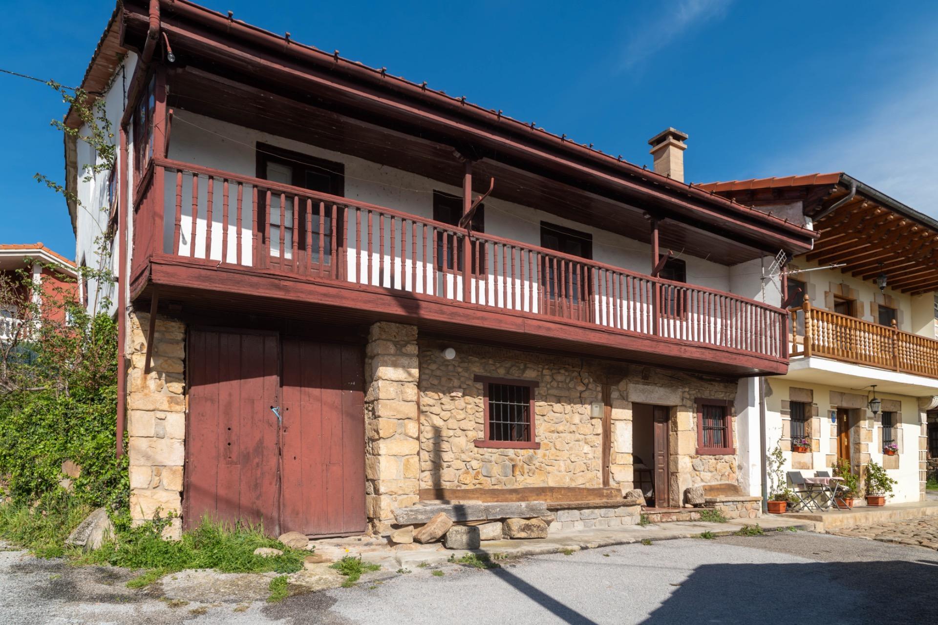CASA Y TERRENO EN PRASES CORVERA DE TORANZO