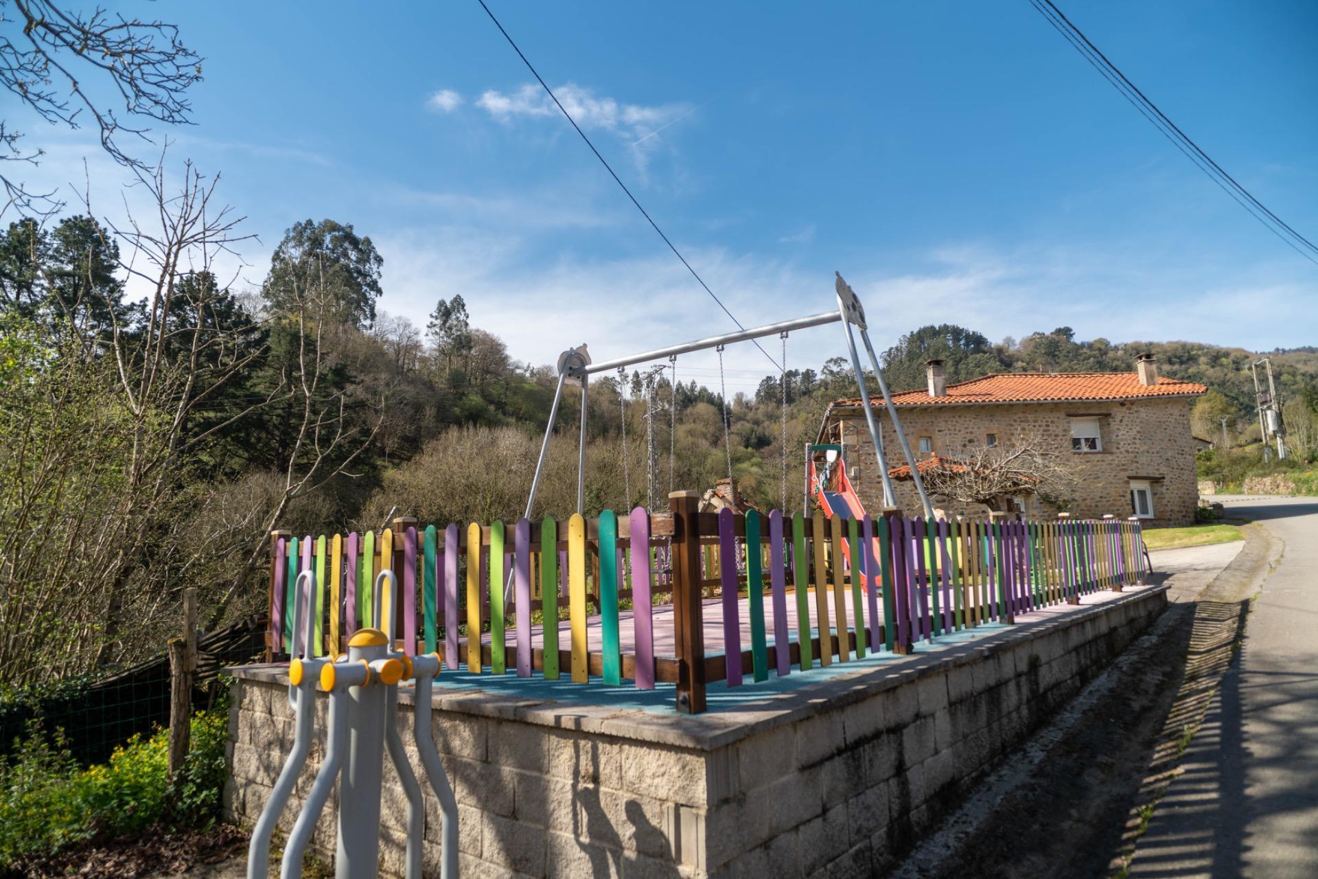 CASA Y TERRENO EN PRASES CORVERA DE TORANZO