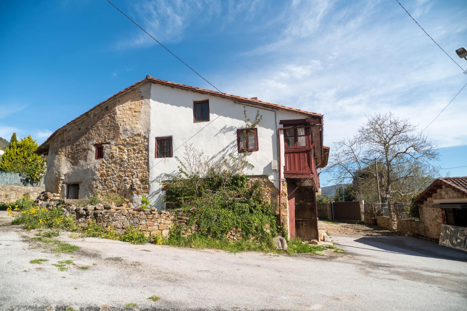 CASA Y TERRENO EN PRASES CORVERA DE TORANZO