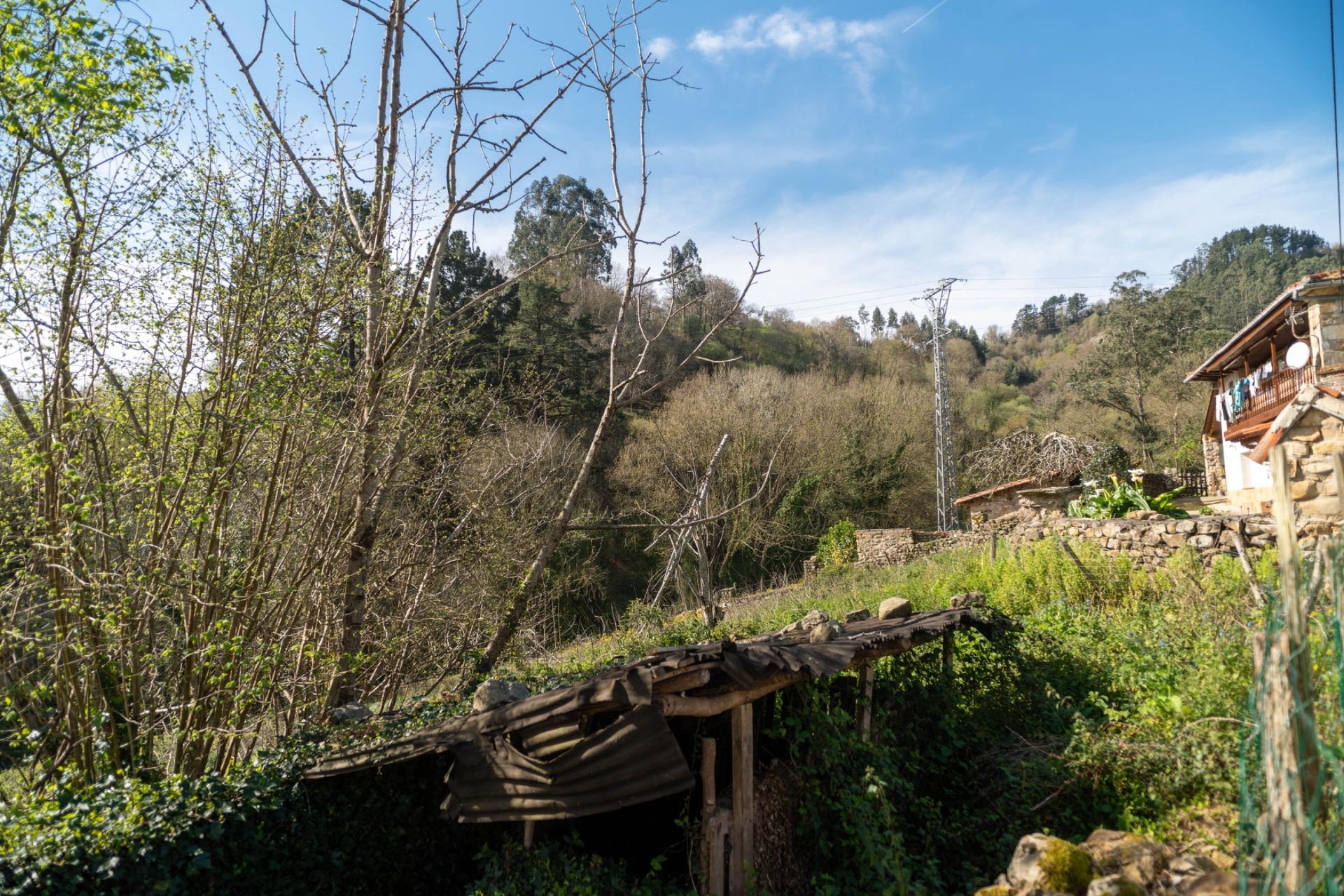 CASA Y TERRENO EN PRASES CORVERA DE TORANZO