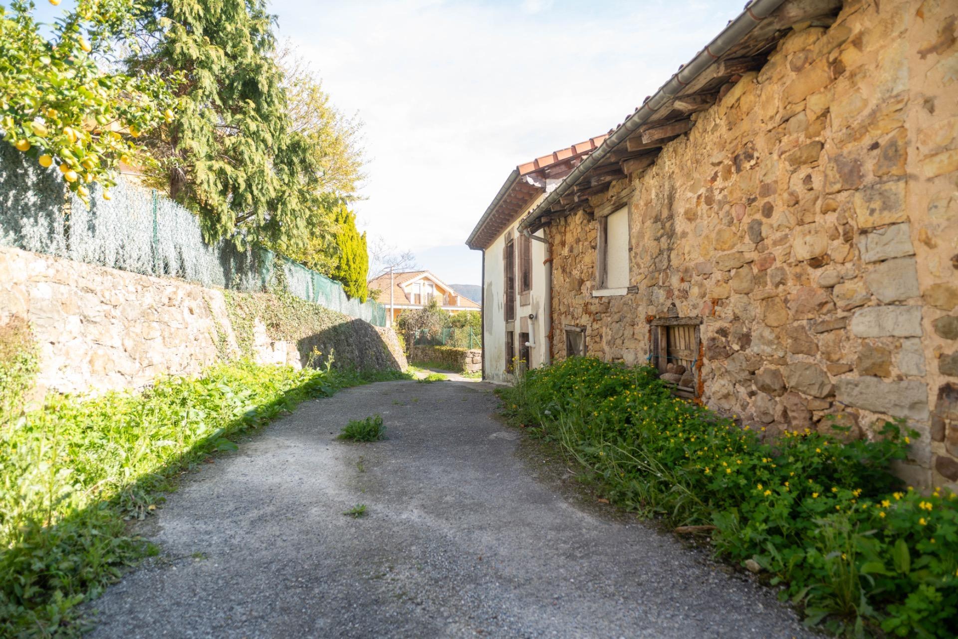 CASA Y TERRENO EN PRASES CORVERA DE TORANZO