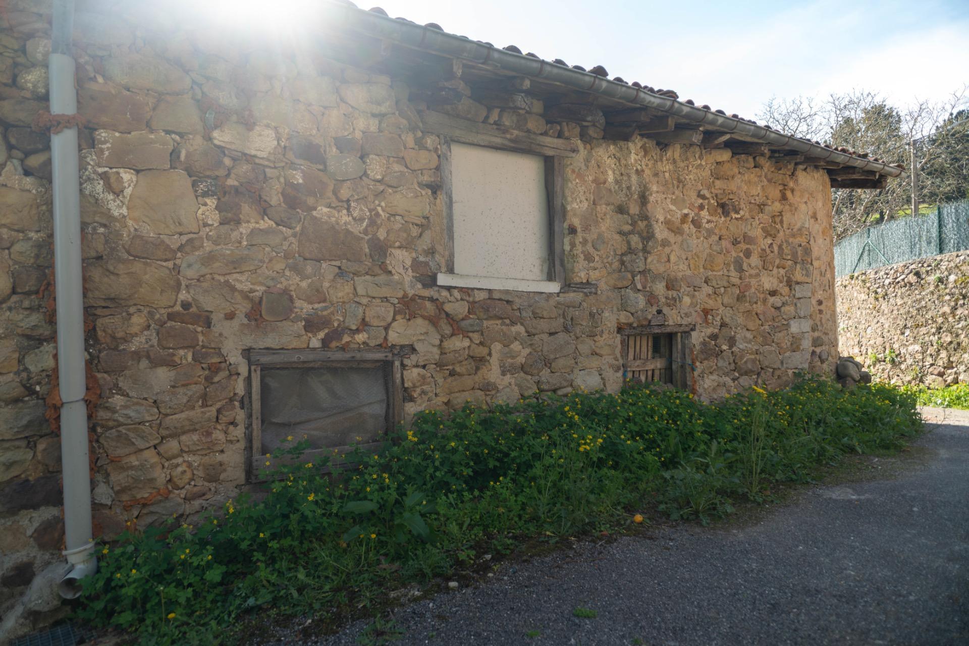 CASA Y TERRENO EN PRASES CORVERA DE TORANZO
