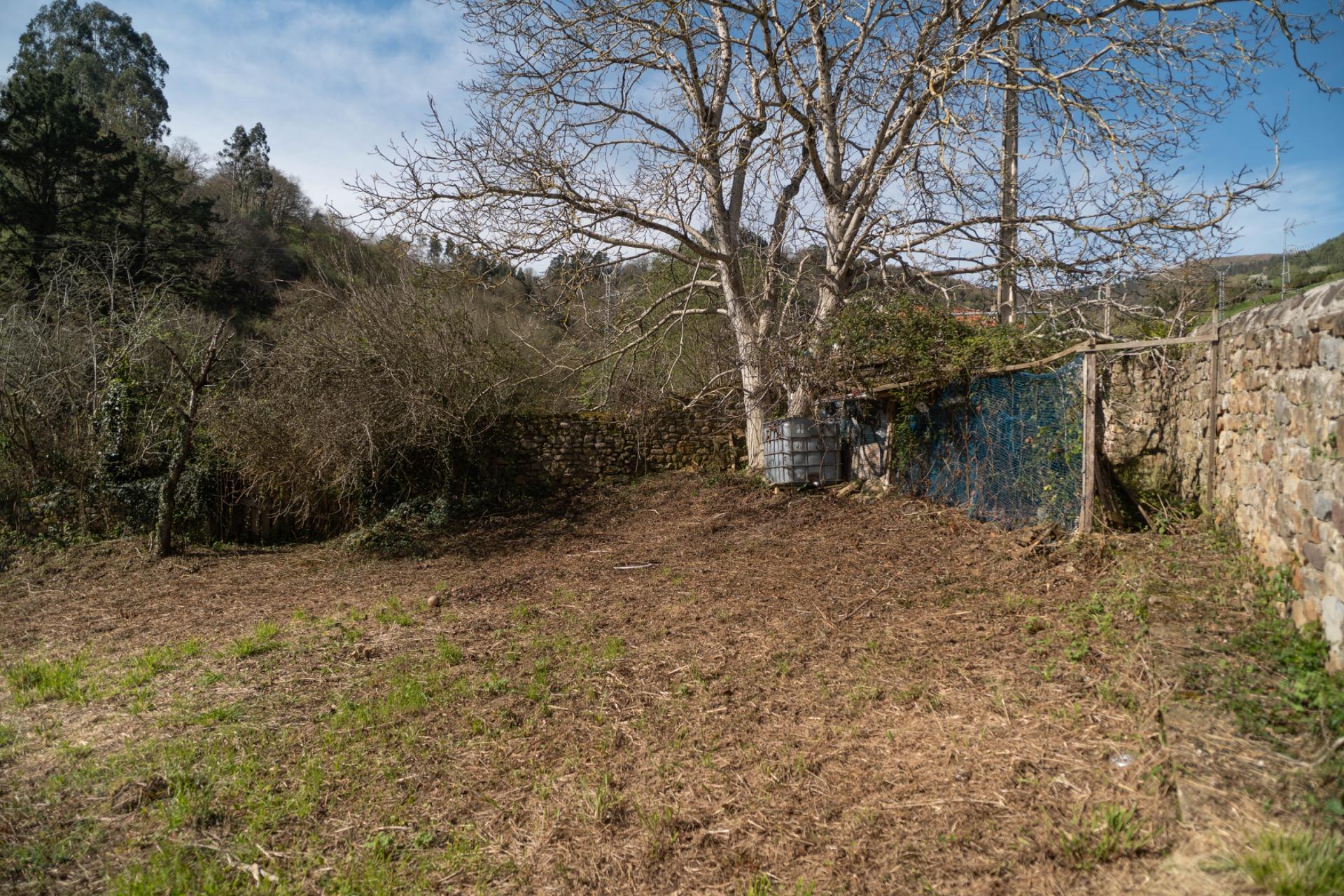 CASA Y TERRENO EN PRASES CORVERA DE TORANZO