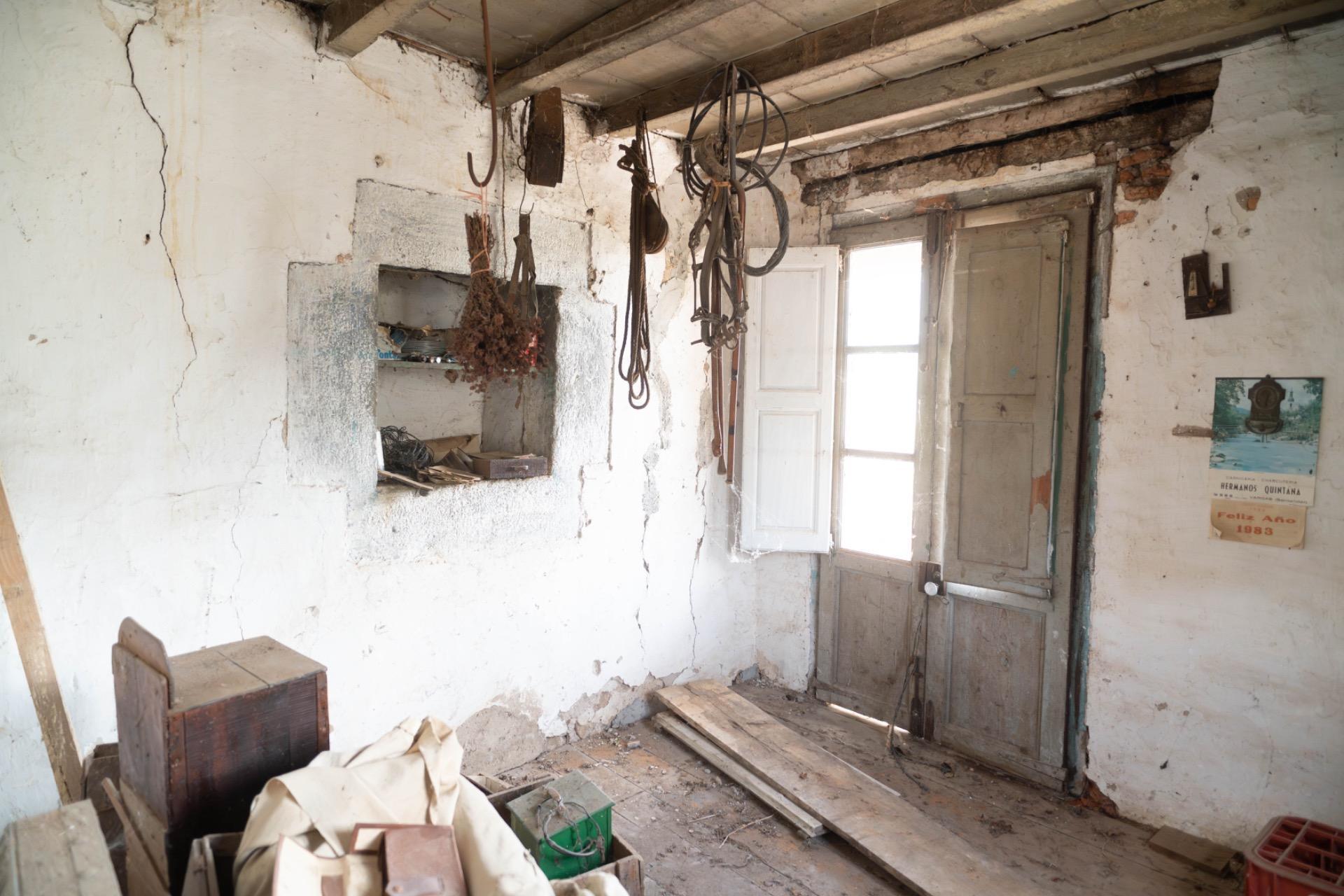 CASA Y TERRENO EN PRASES CORVERA DE TORANZO