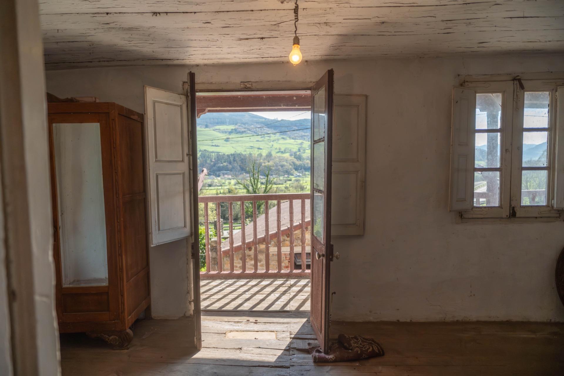 CASA Y TERRENO EN PRASES CORVERA DE TORANZO