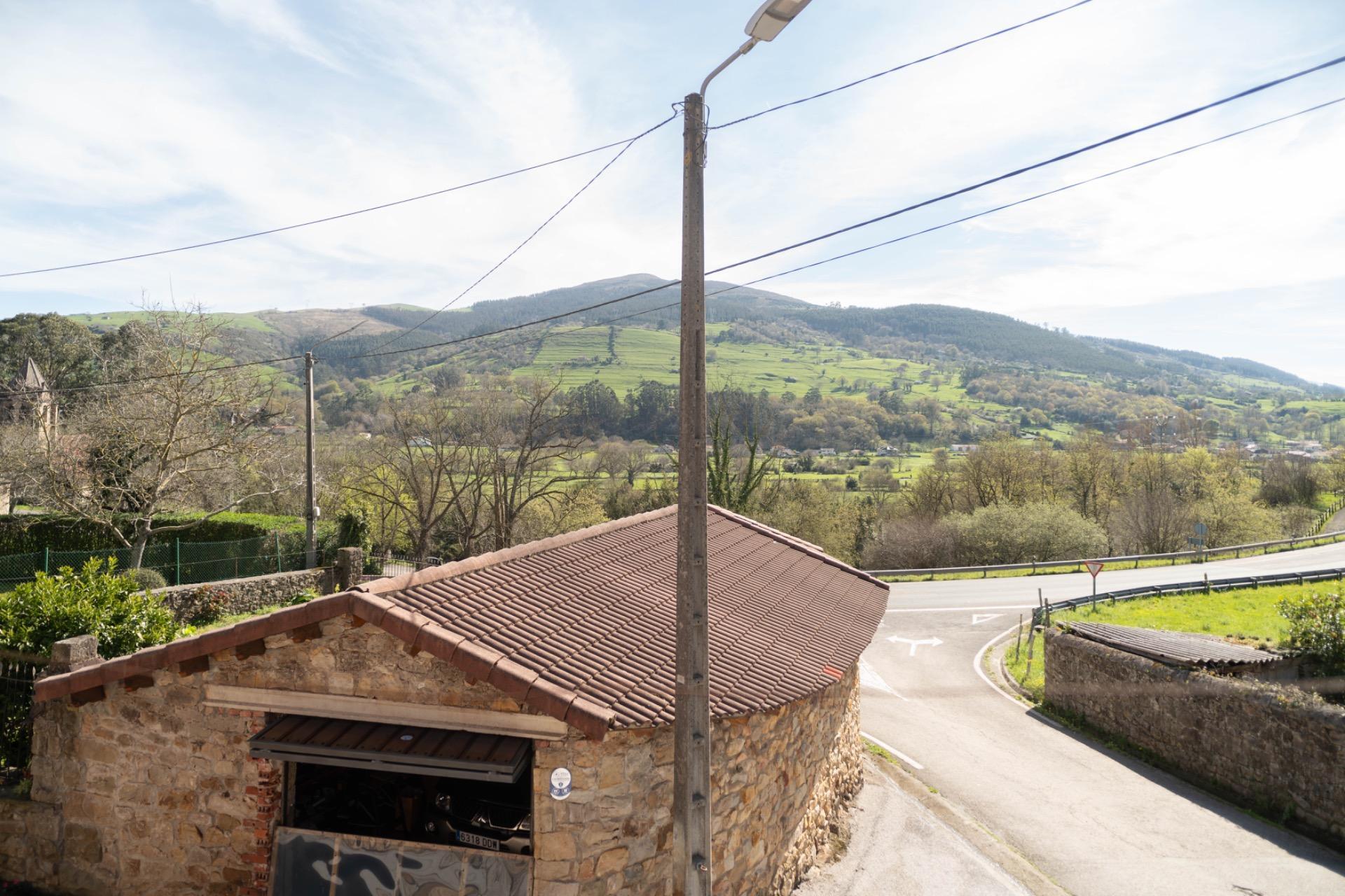 CASA Y TERRENO EN PRASES CORVERA DE TORANZO