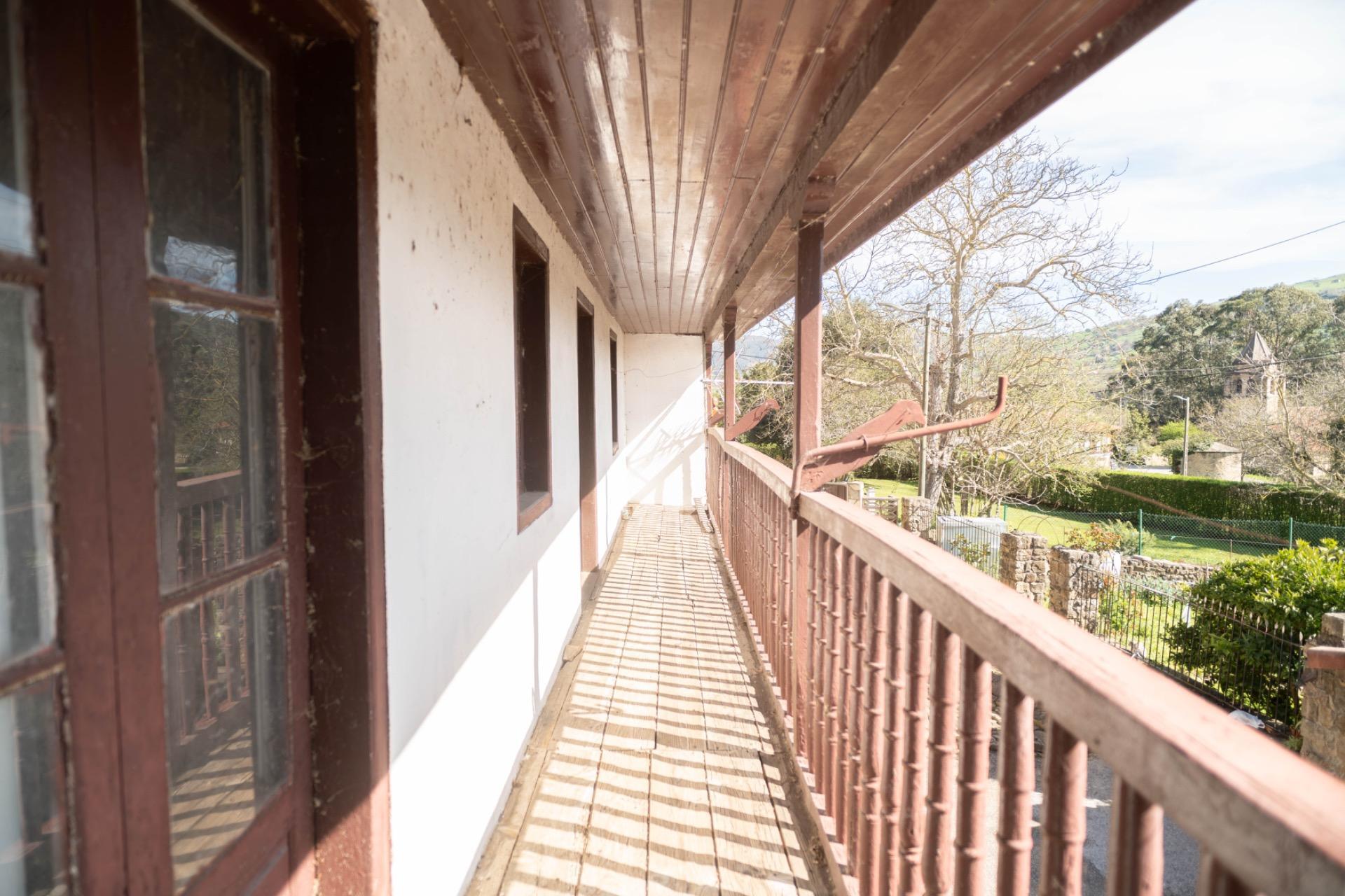 CASA Y TERRENO EN PRASES CORVERA DE TORANZO