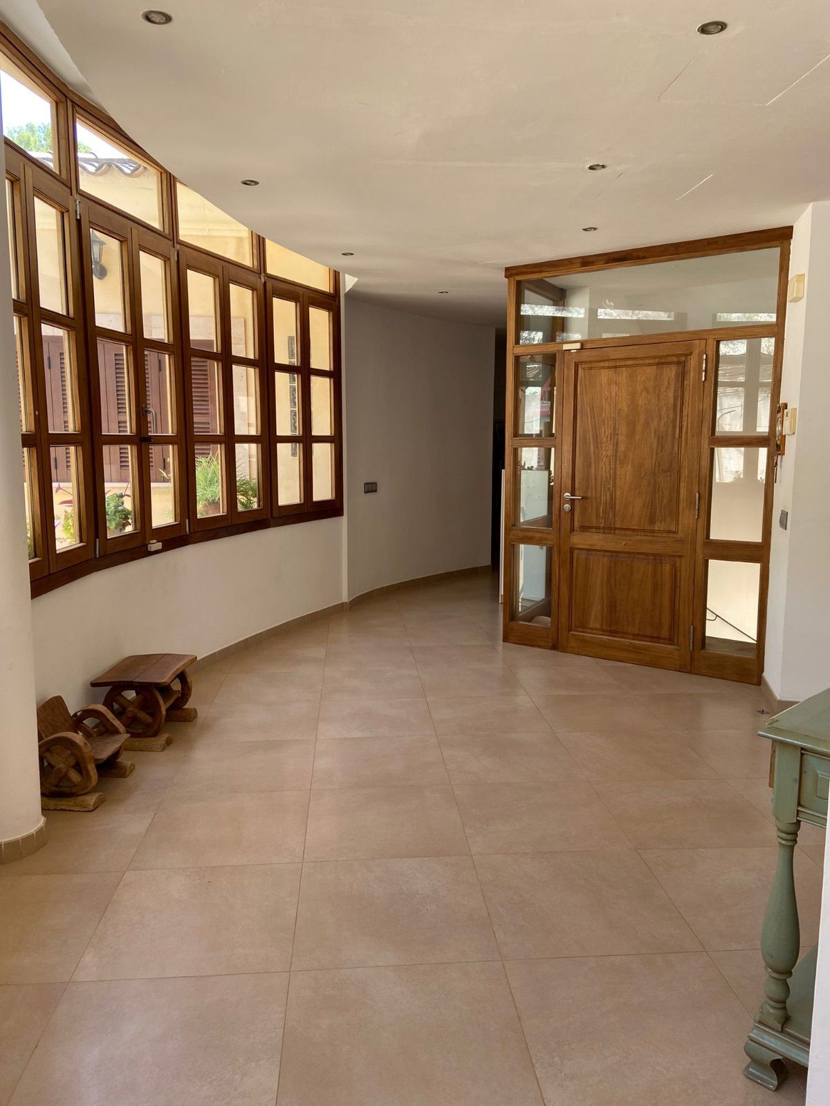entrada y pasillo interior