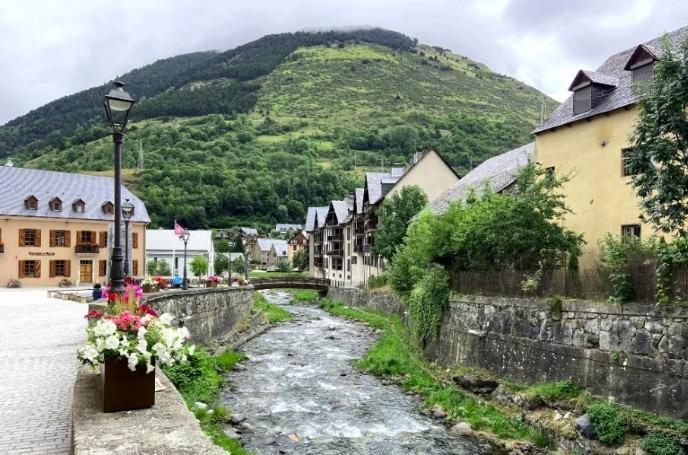 Un refugio ideal en medio de la montaña (licencia turística)