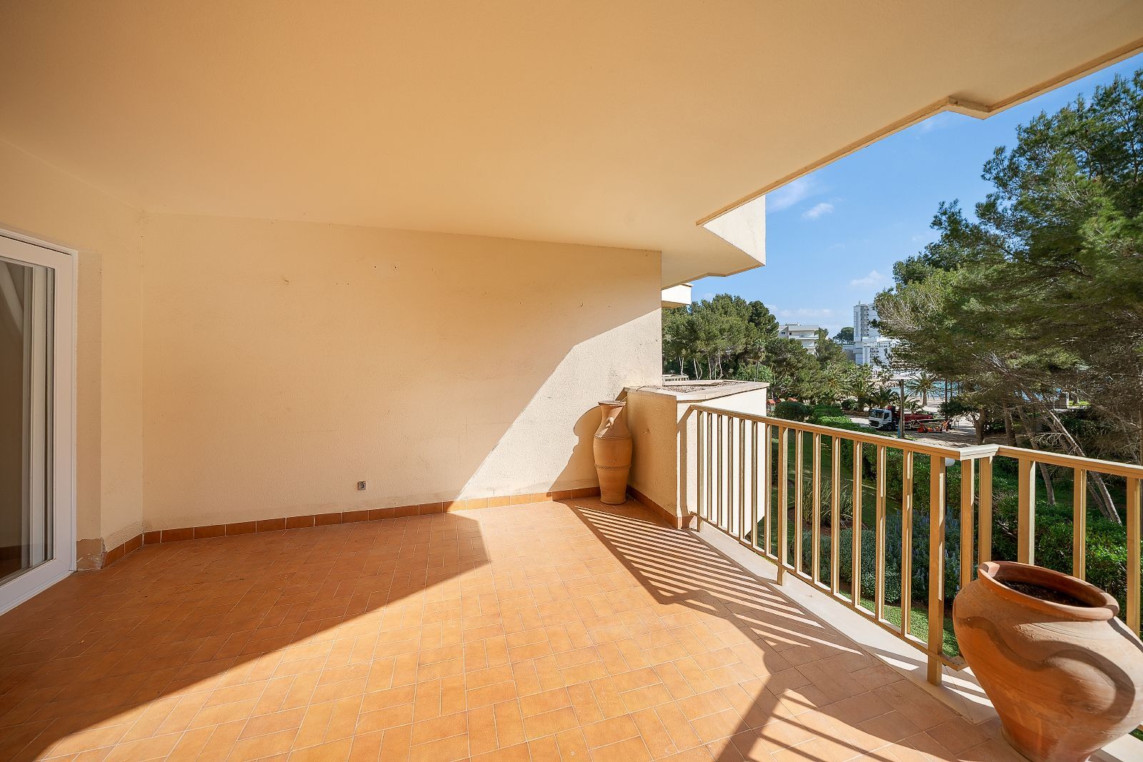 Apartamento en 1a línea de Cala Vinyes con piscina y ascensor