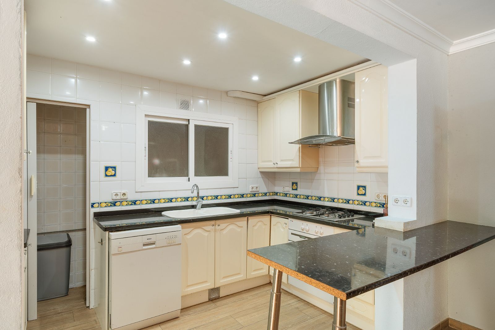 Apartamento en 1a línea de Cala Vinyes con piscina y ascensor