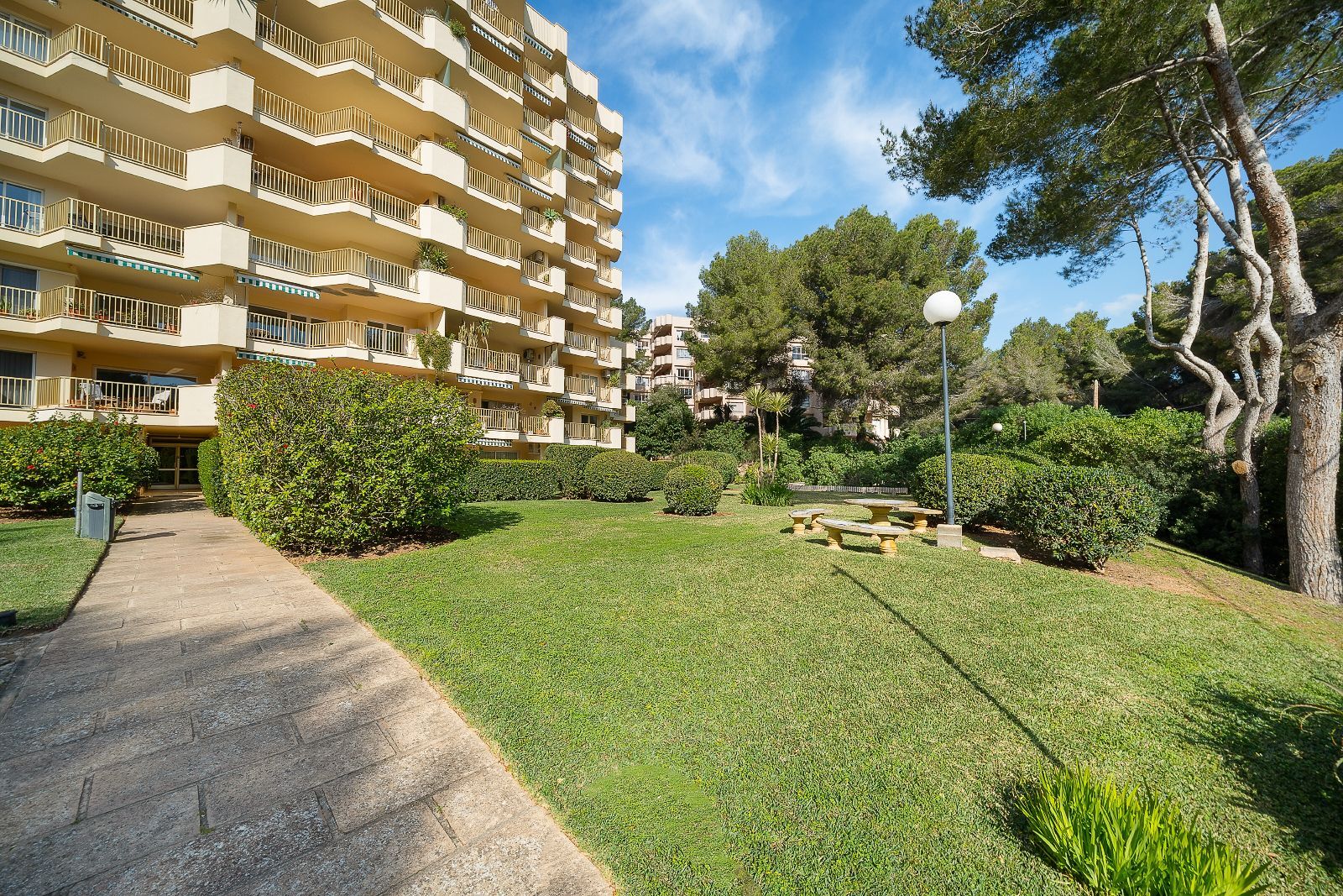Apartamento en 1a línea de Cala Vinyes con piscina y ascensor