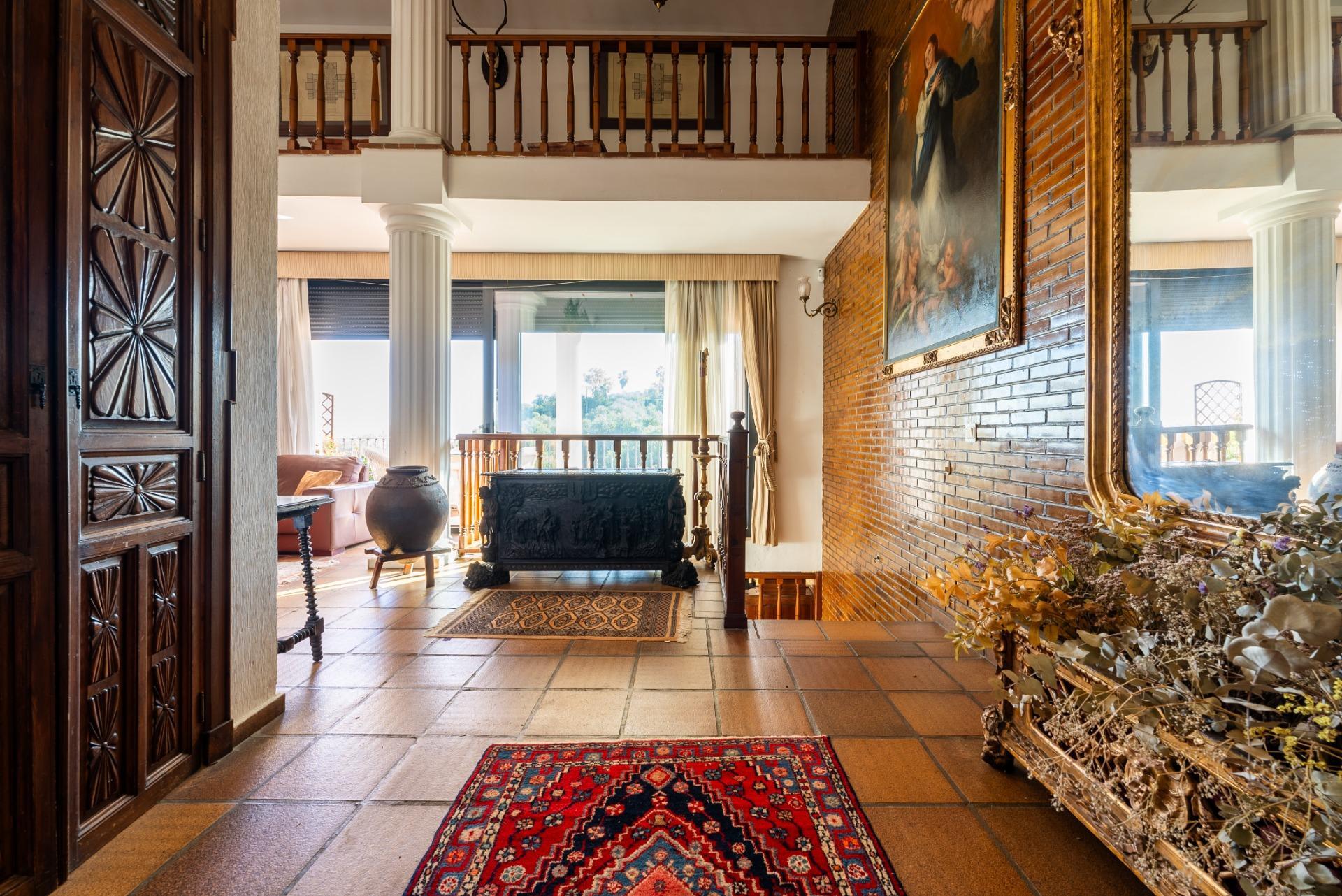 VISTAS ESPECTACULARES EN SIMÓN VERDE: UN REFUGIO DE PRIVACIDAD Y ESPACIO.