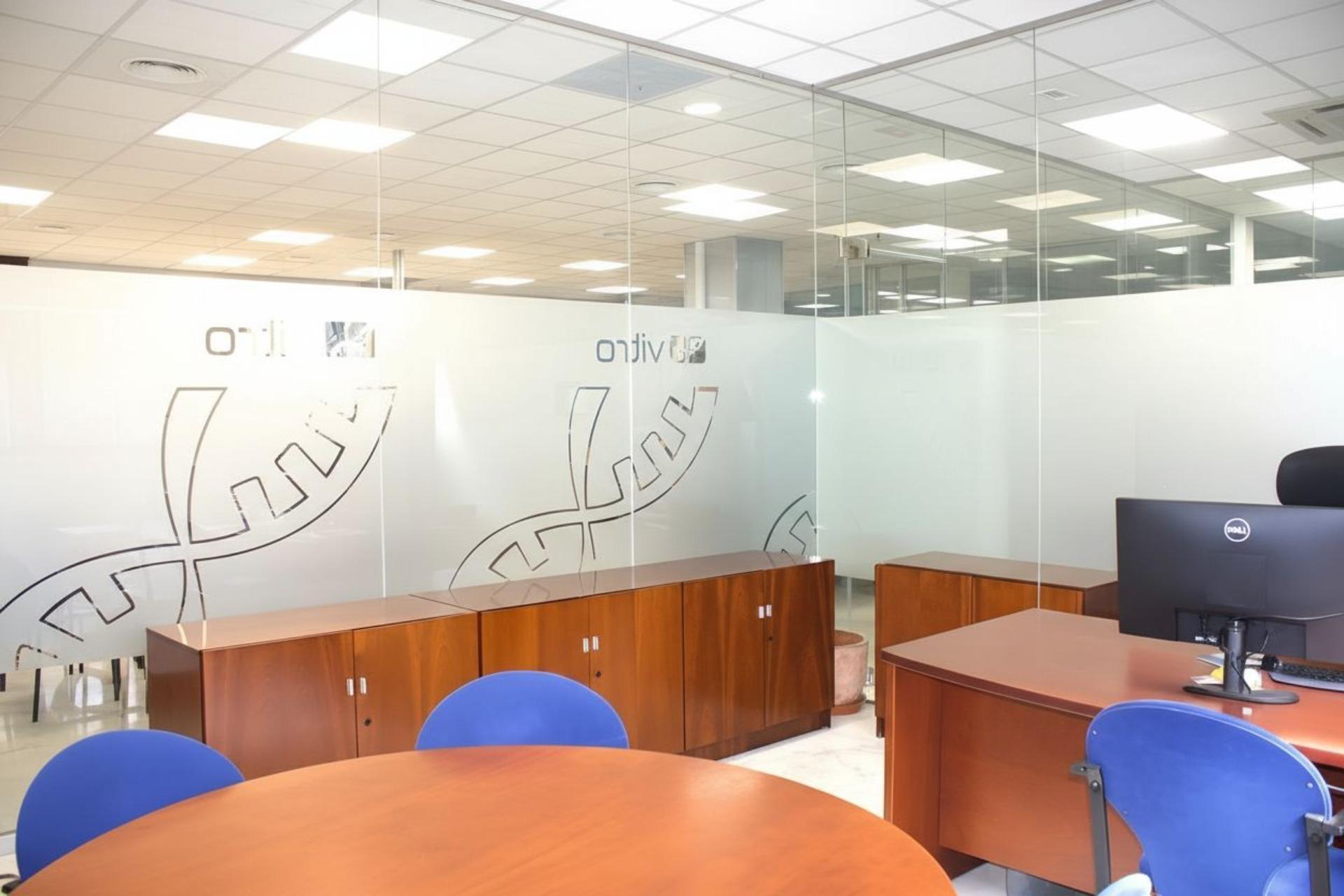 OFICINA COMERCIAL  EN EDIFICIO NUDO NORTE, LUIS FUENTES BEJARANO, 60.