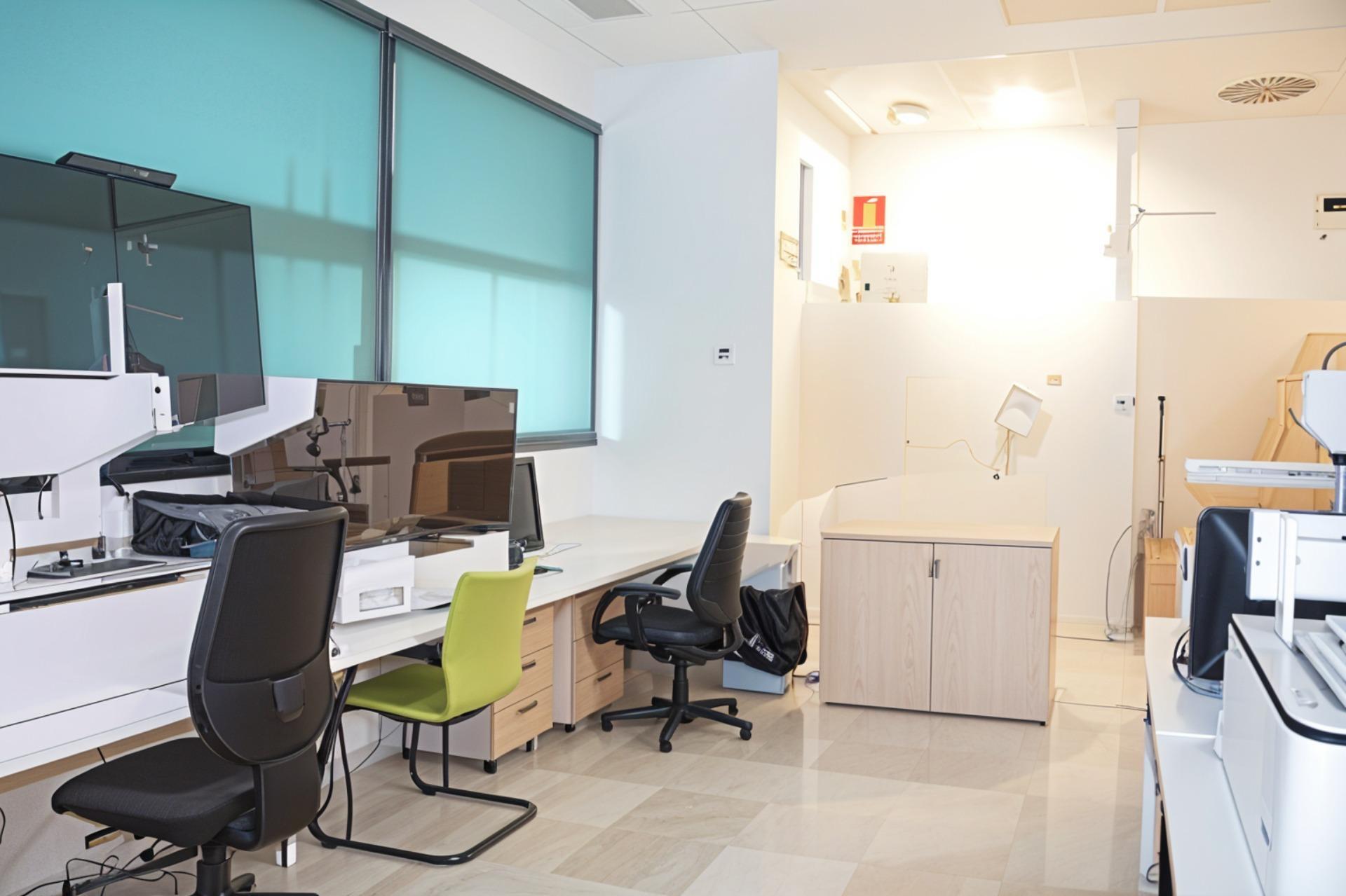 OFICINA COMERCIAL  EN EDIFICIO NUDO NORTE, LUIS FUENTES BEJARANO, 60.