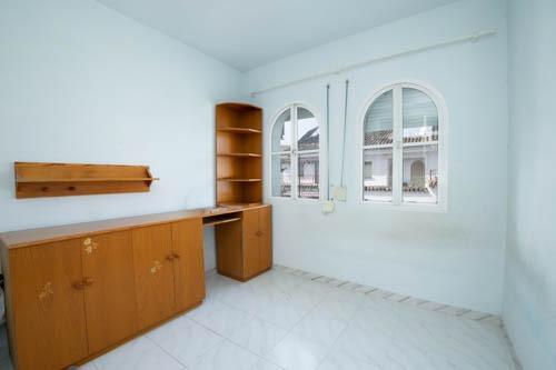 Chalet adosado en Calle Águila s/n, ? Urb. Colina Blanca con terraza y piscina