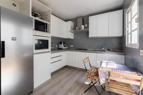 Chalet adosado en Calle Águila s/n, ? Urb. Colina Blanca con terraza y piscina