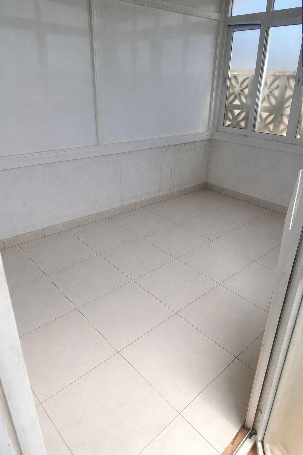 Chalet adosado en Calle Águila s/n, ? Urb. Colina Blanca con terraza y piscina