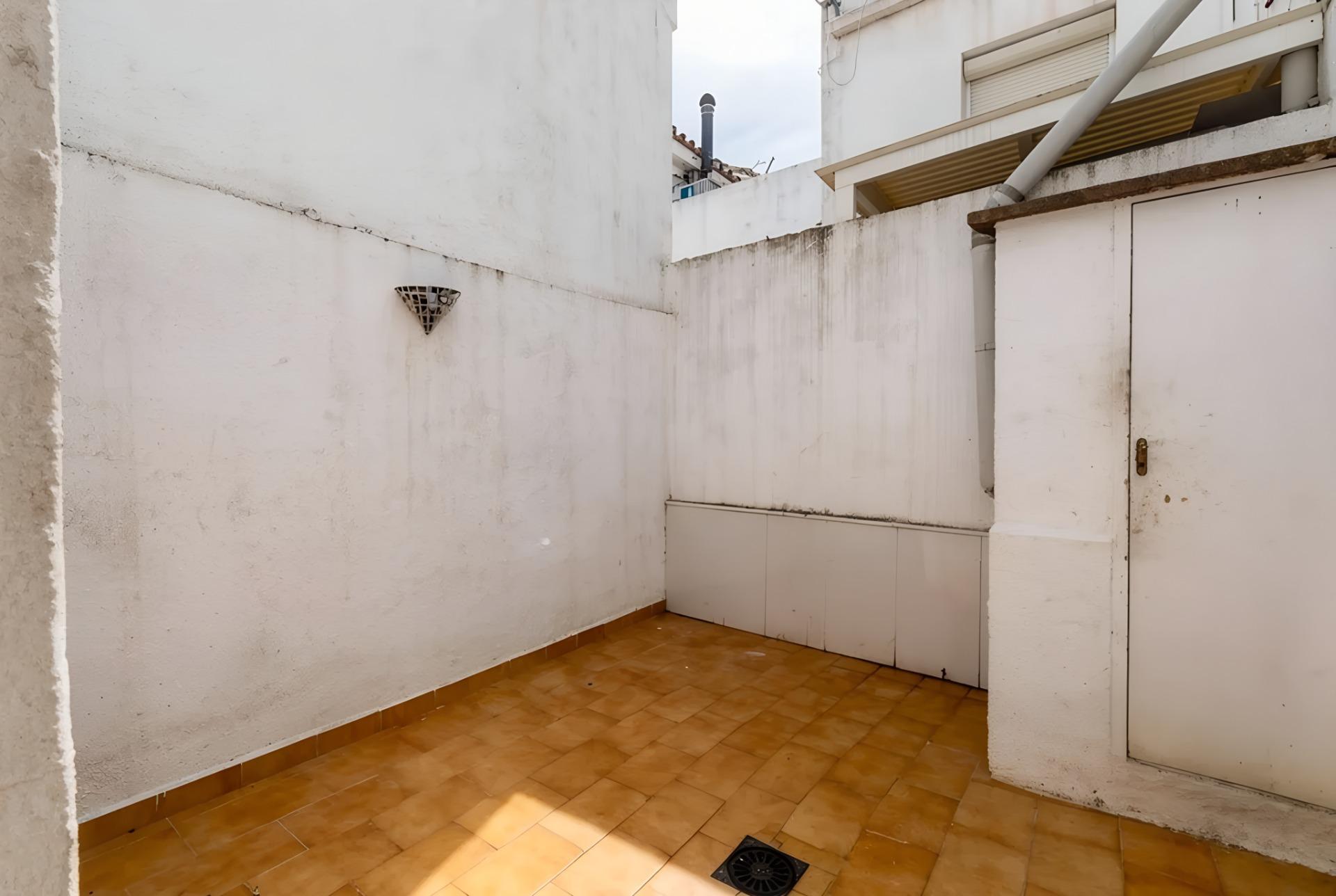 Chalet adosado en Calle Águila s/n, ? Urb. Colina Blanca con terraza y piscina