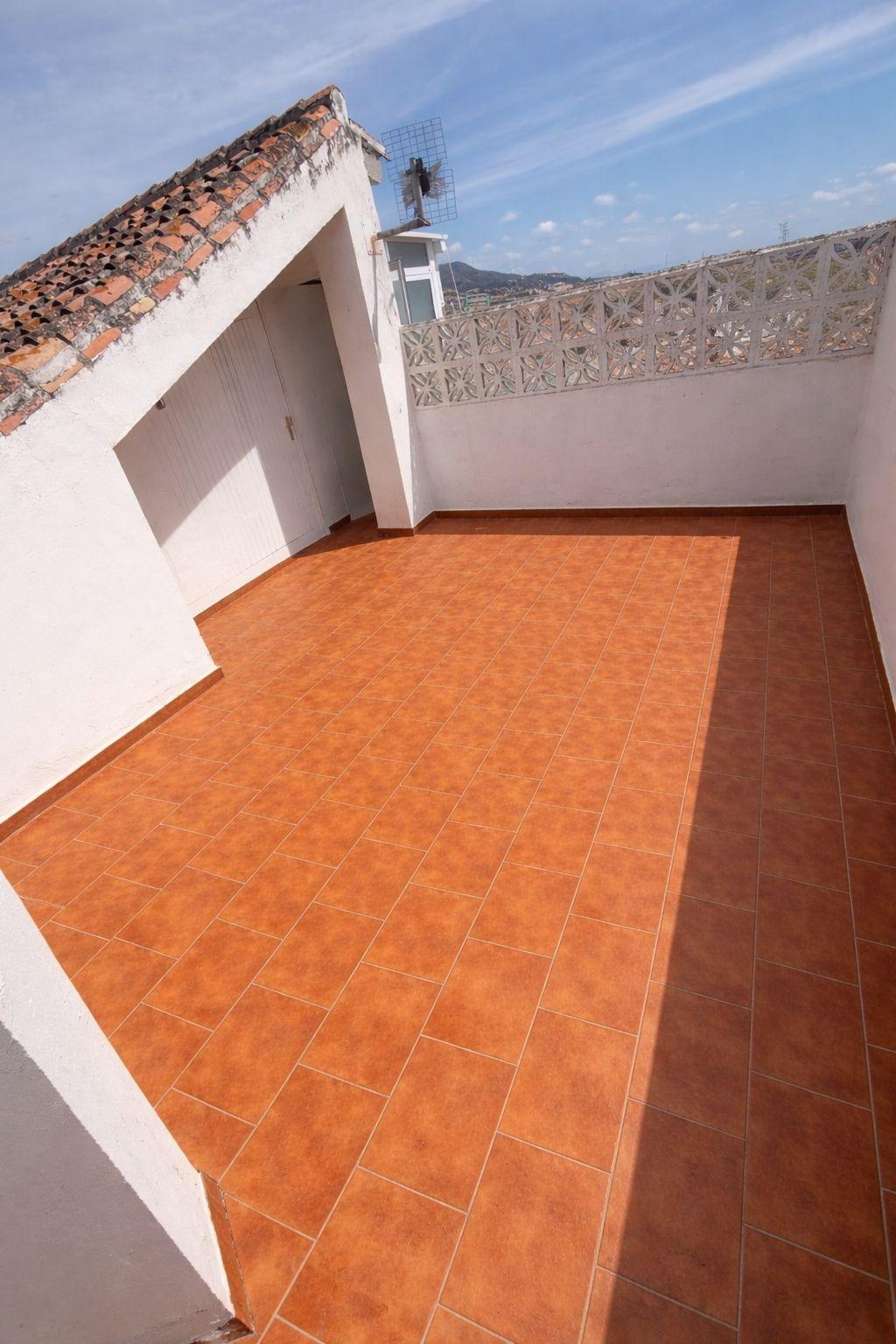 Chalet adosado en Calle Águila s/n, ? Urb. Colina Blanca con terraza y piscina