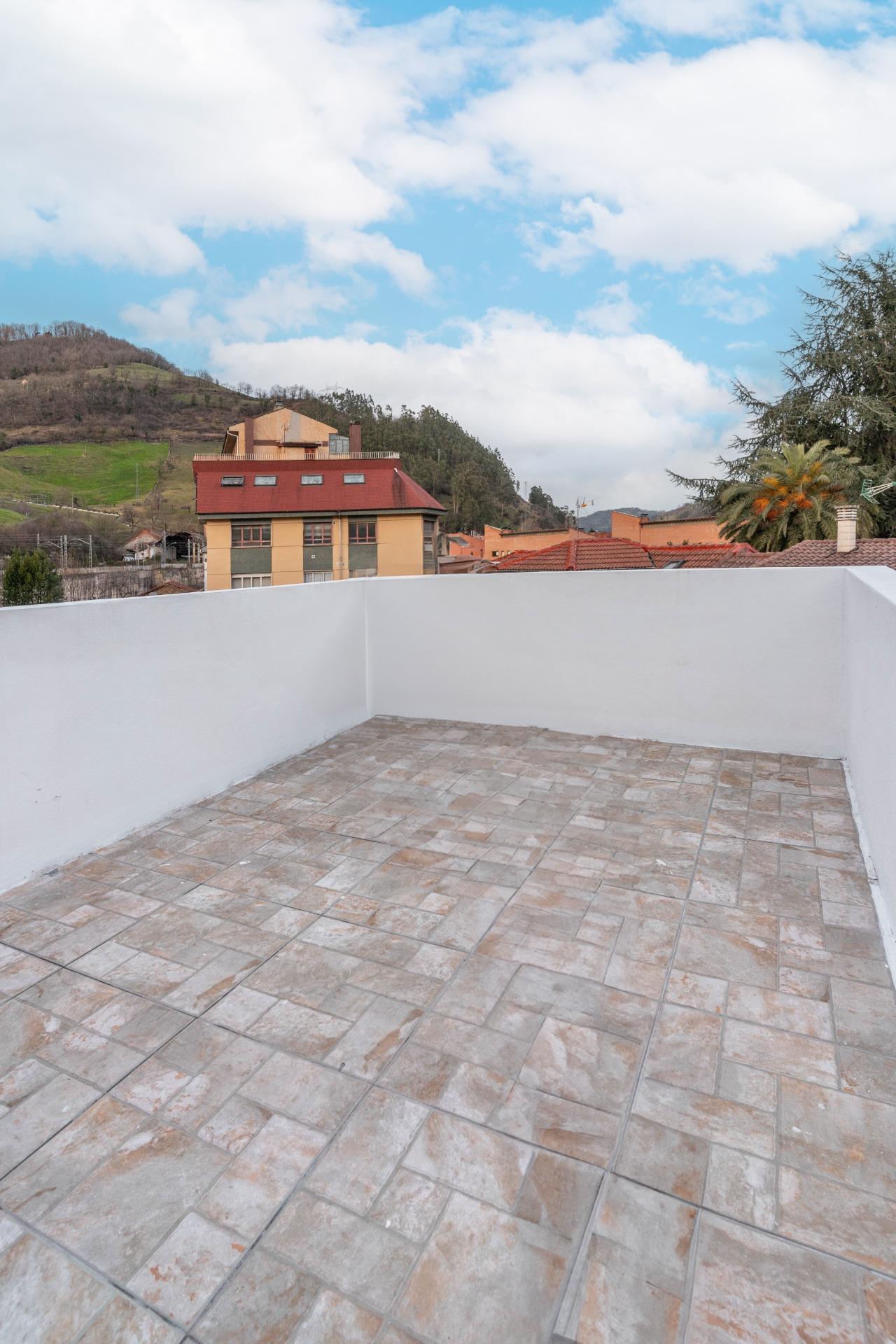 Casa Adosada a estrenar en Ujo