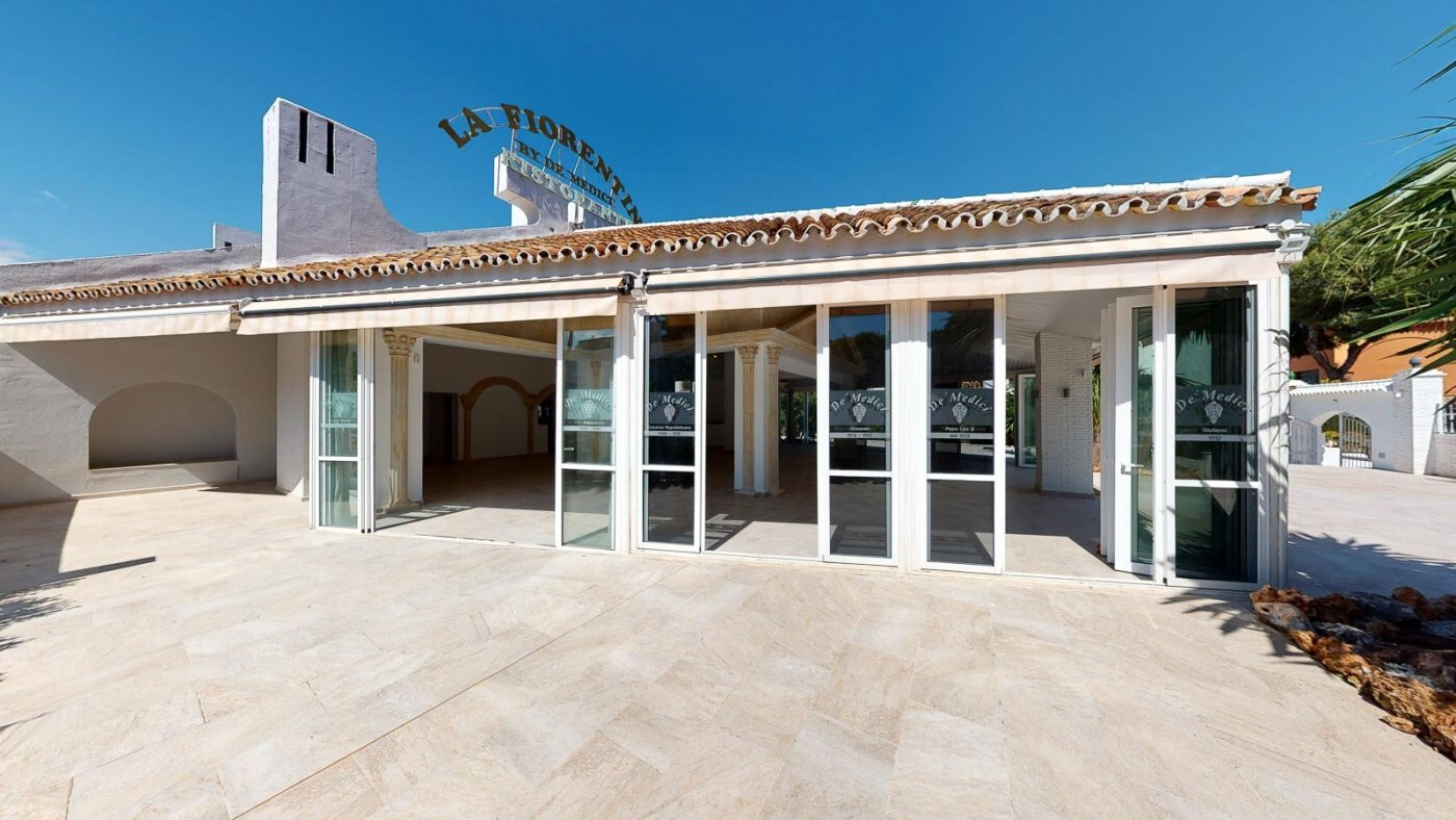 Restaurante y Parcela con Proyecto  para Centro de Negocios en El Pilar ? El Paraíso, Estepona.