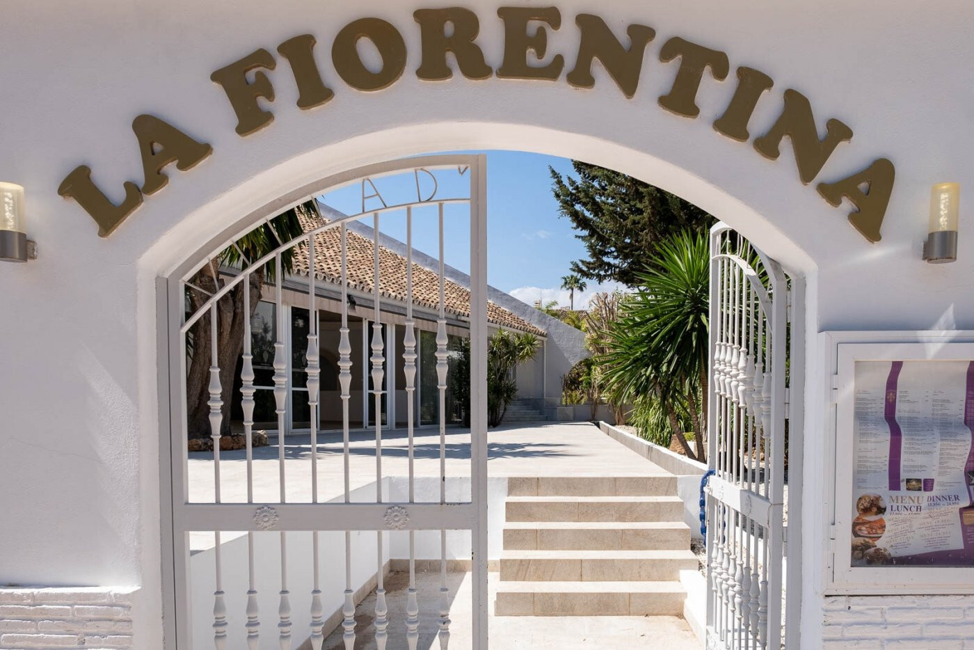 Restaurante y Parcela con Proyecto  para Centro de Negocios en El Pilar ? El Paraíso, Estepona.