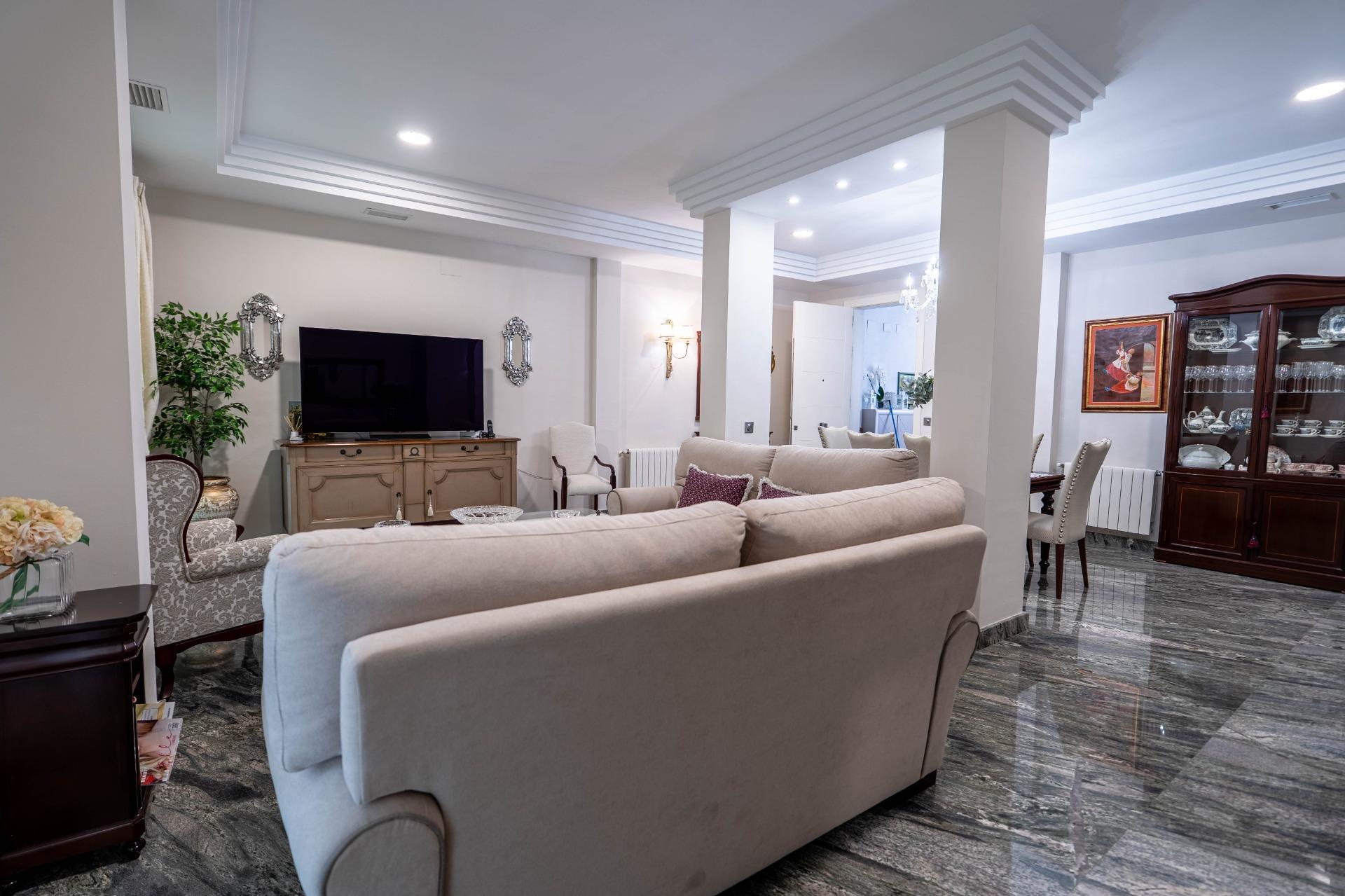 Exclusivo Ático Dúplex con Terraza y Piscina Privada en la mejor zona de triana.