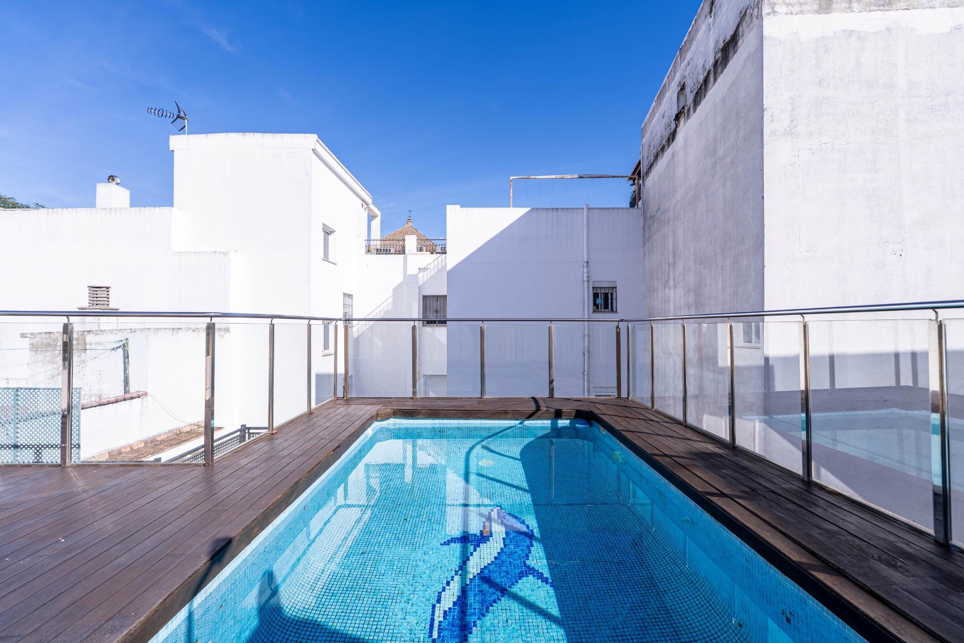 Exclusivo Ático Dúplex con Terraza y Piscina Privada en la mejor zona de triana.