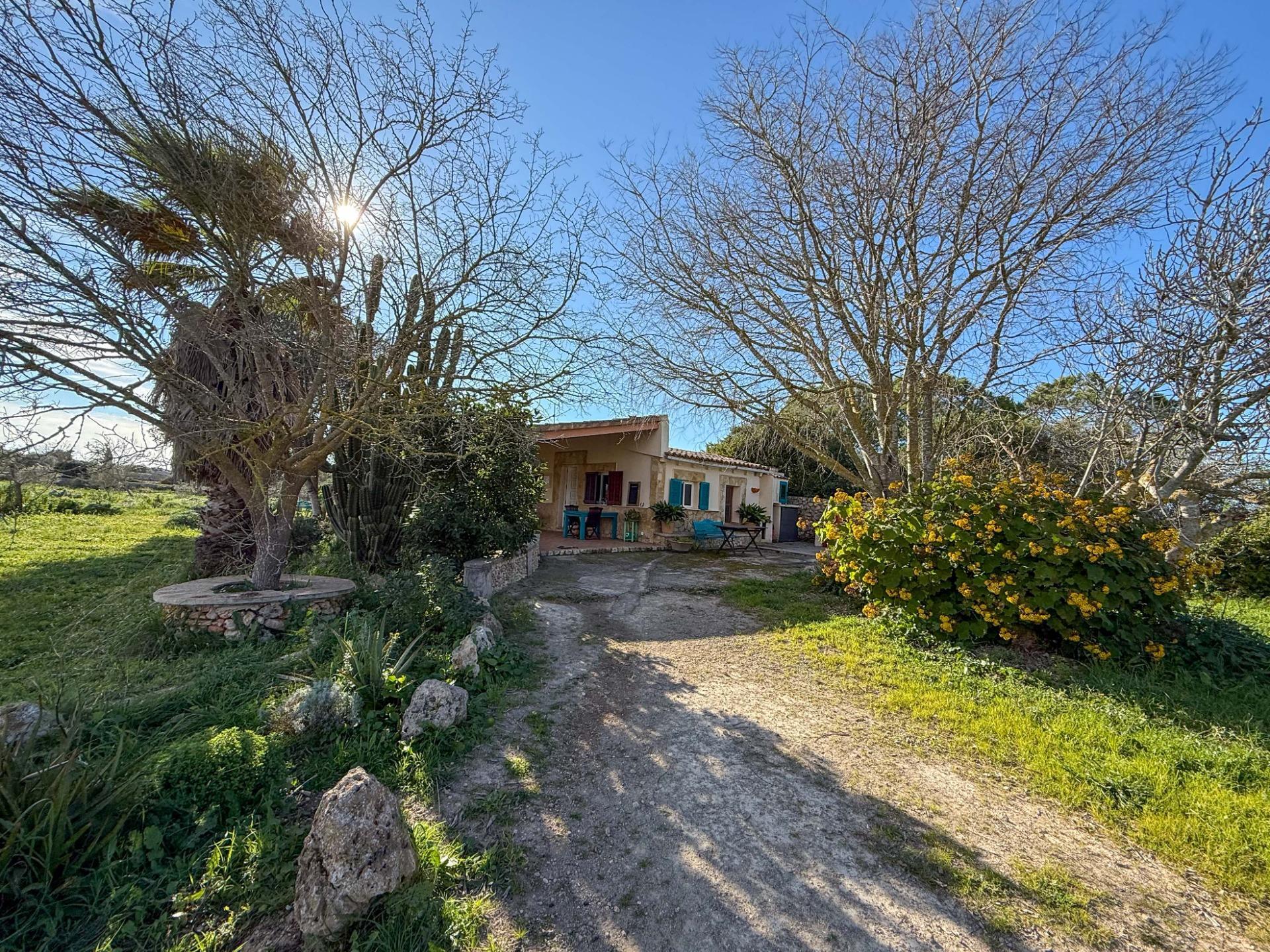 Parcela rústica con construcción existente cerca de Santa Margalida. Sin cédula de habitabilidad