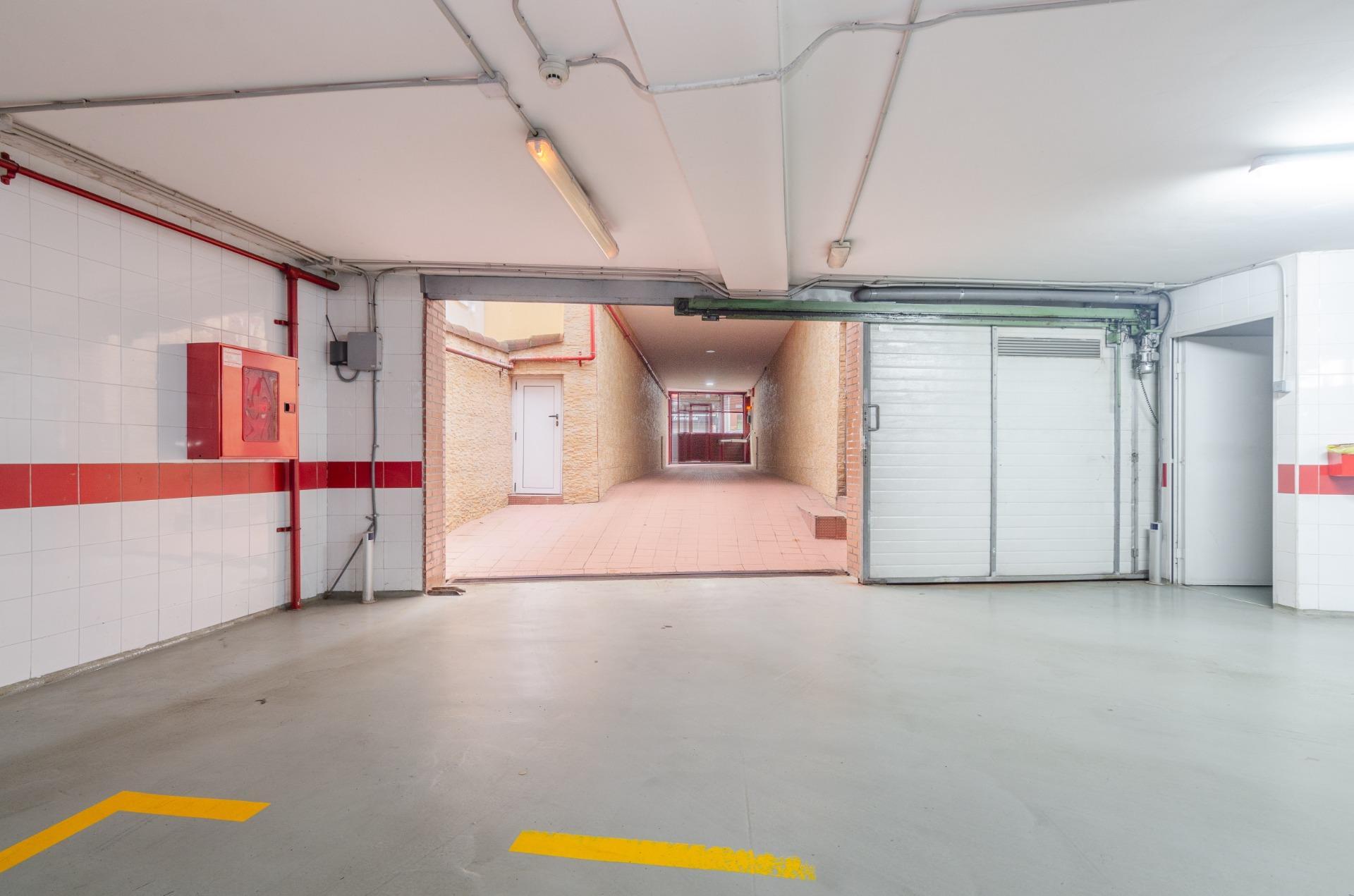 OPORTUNIDAD UNICA DE ADQUIRIR COCHERA GRANDE CERRADA EN MIERES