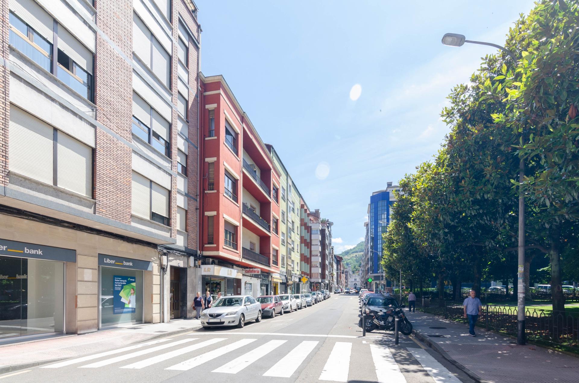 OPORTUNIDAD UNICA DE ADQUIRIR COCHERA GRANDE CERRADA EN MIERES