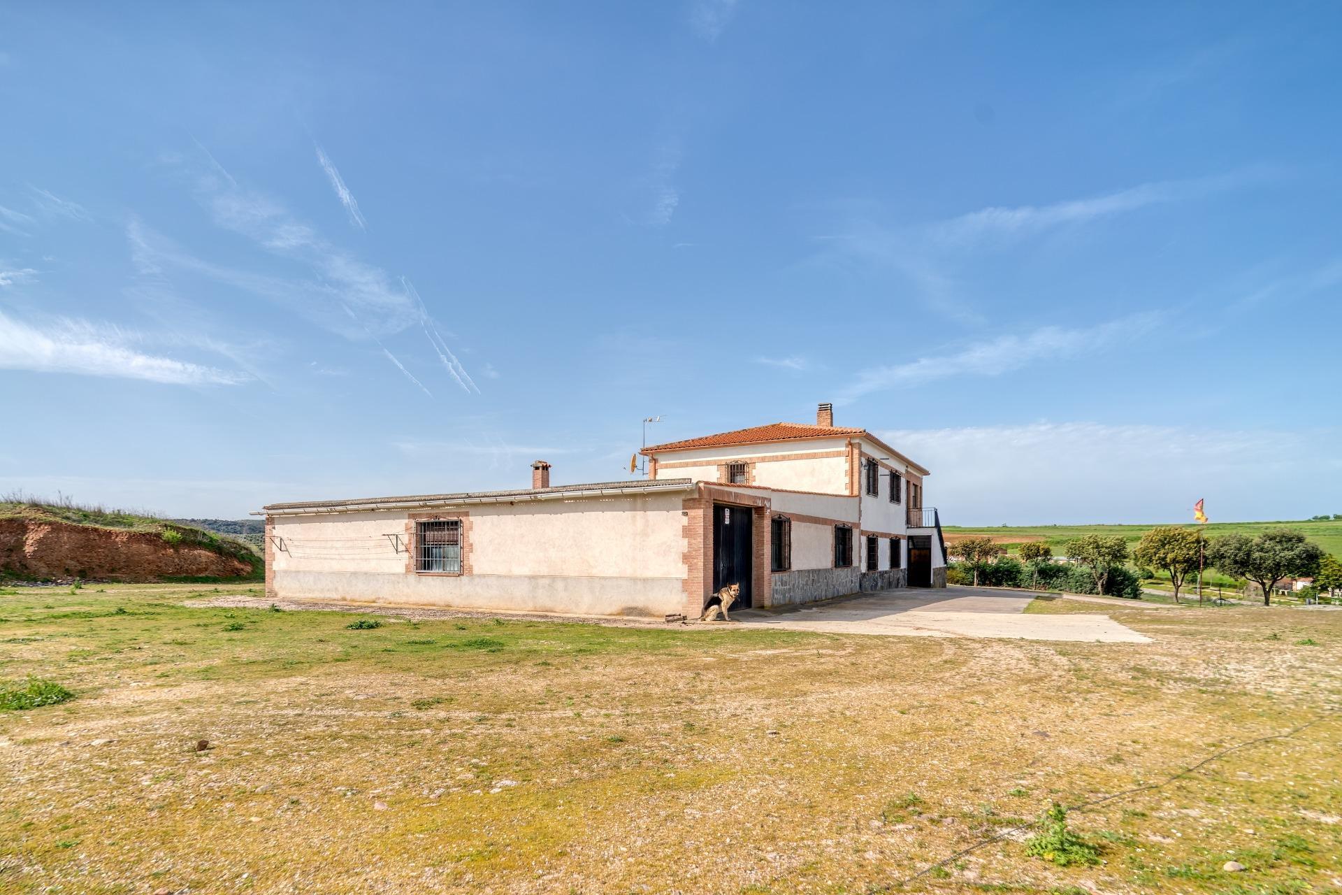 Casa en venta  San Martin de Pusa  14/60