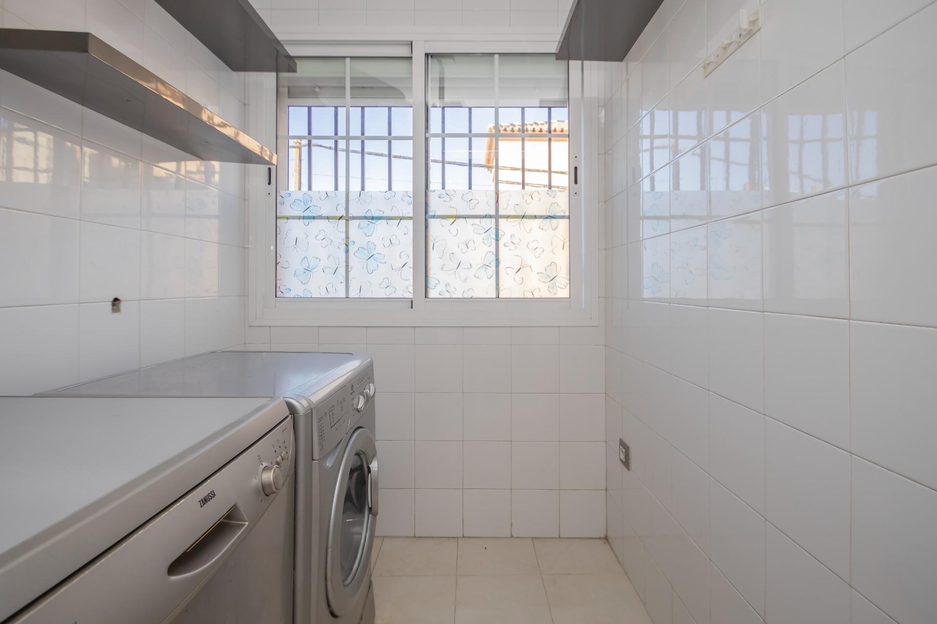 Luminoso y confortable piso en Planta Baja.