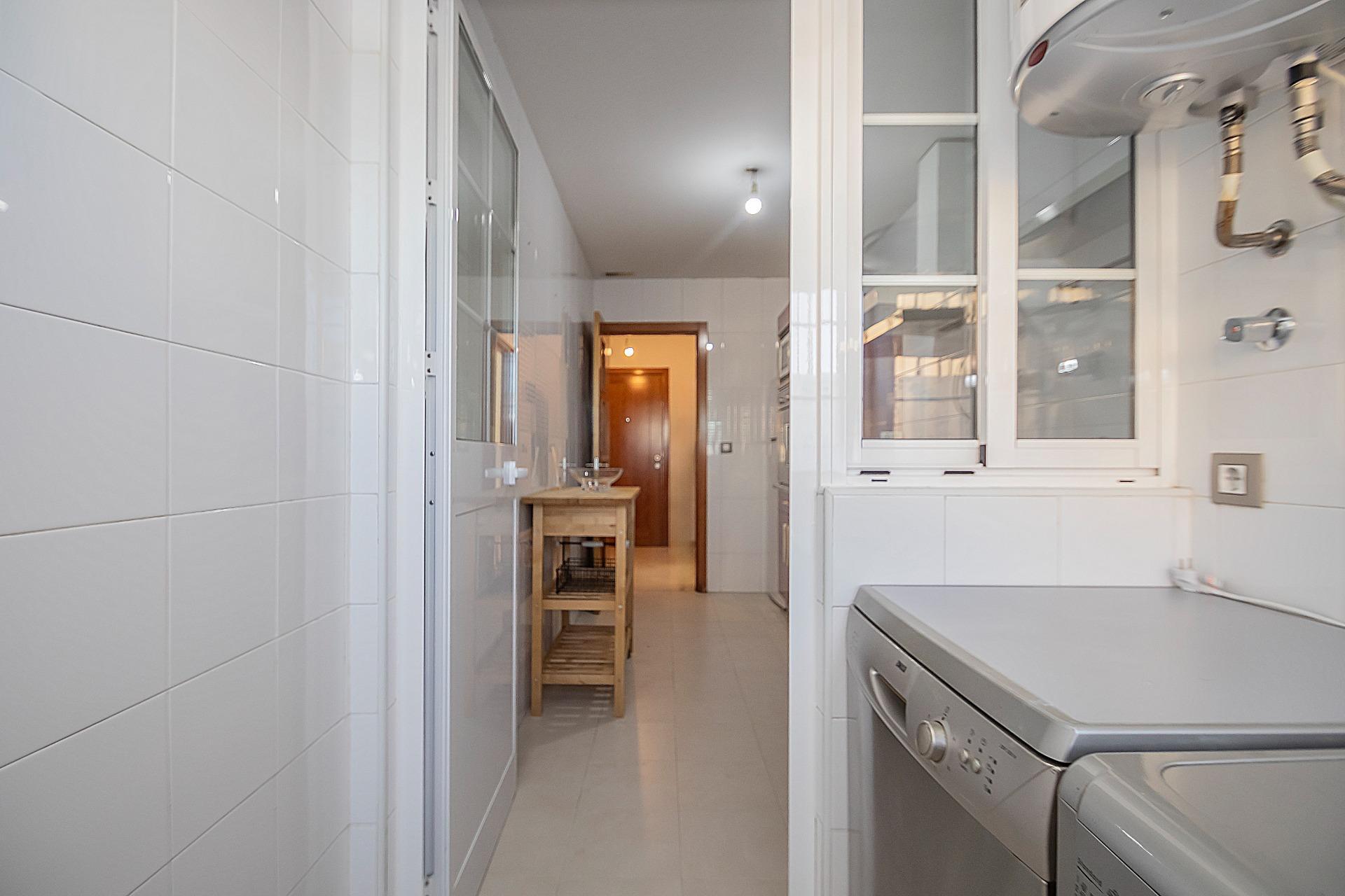 Luminoso y confortable piso en Planta Baja.