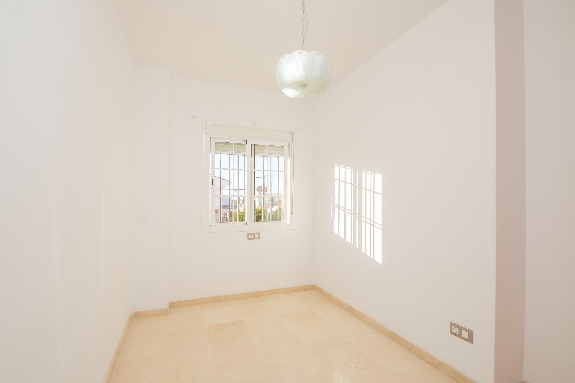 Luminoso y confortable piso en Planta Baja.