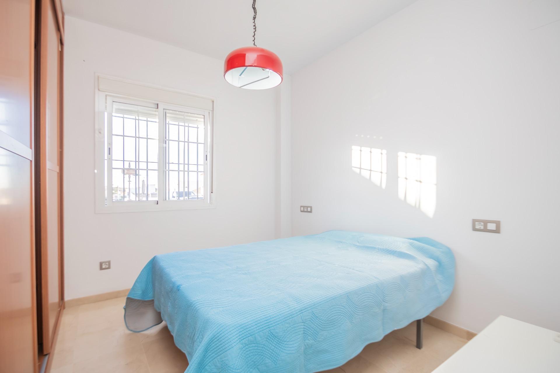 Luminoso y confortable piso en Planta Baja.