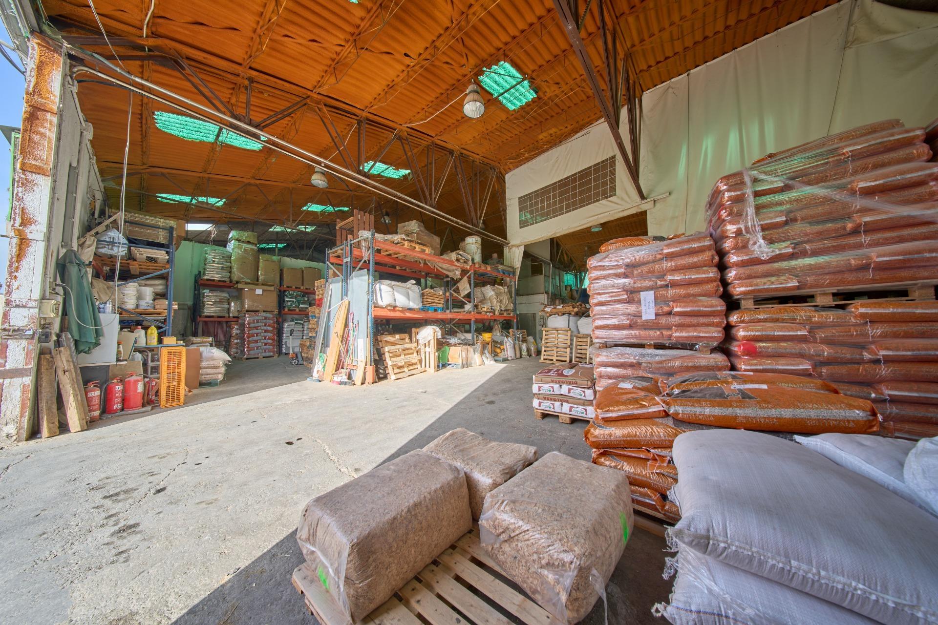 NAVE INDUSTRIAL EN UNA DE LAS MEJORES ZONAS LOGÍSTICAS DE GRANADA, ATARFE ?