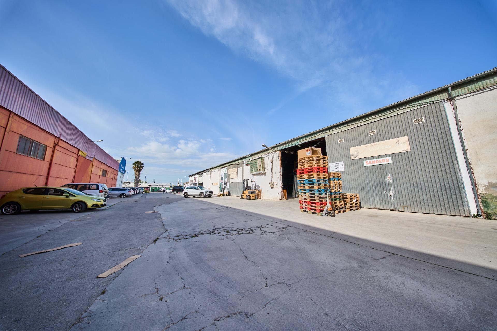 NAVE INDUSTRIAL EN UNA DE LAS MEJORES ZONAS LOGÍSTICAS DE GRANADA, ATARFE ?