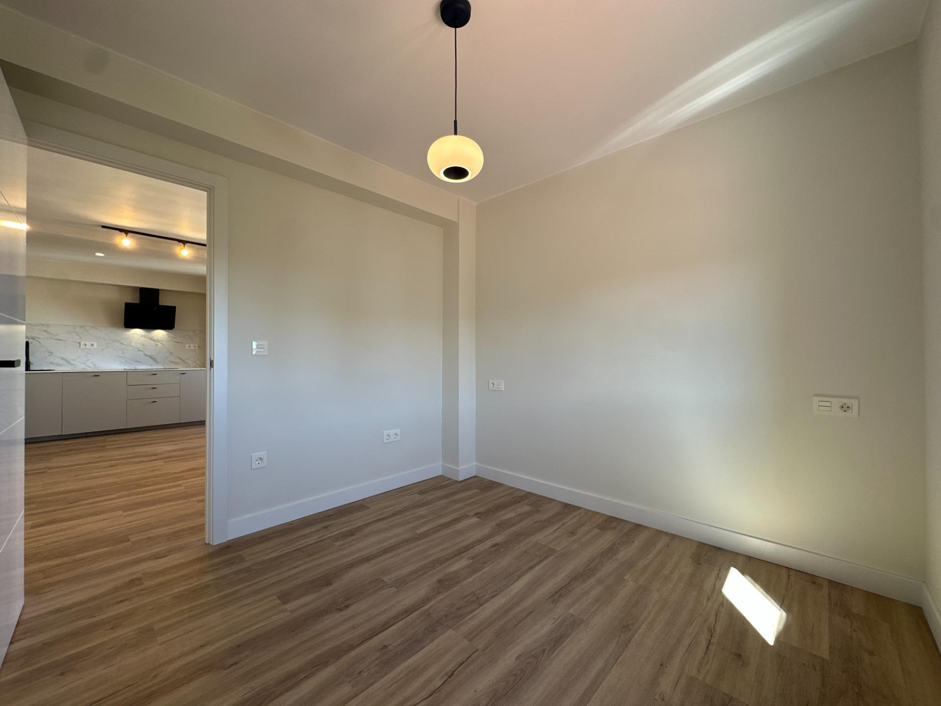 EN LA CIMA: Ático en Esquina, Sin Vecinos y Vistas al Infinito.