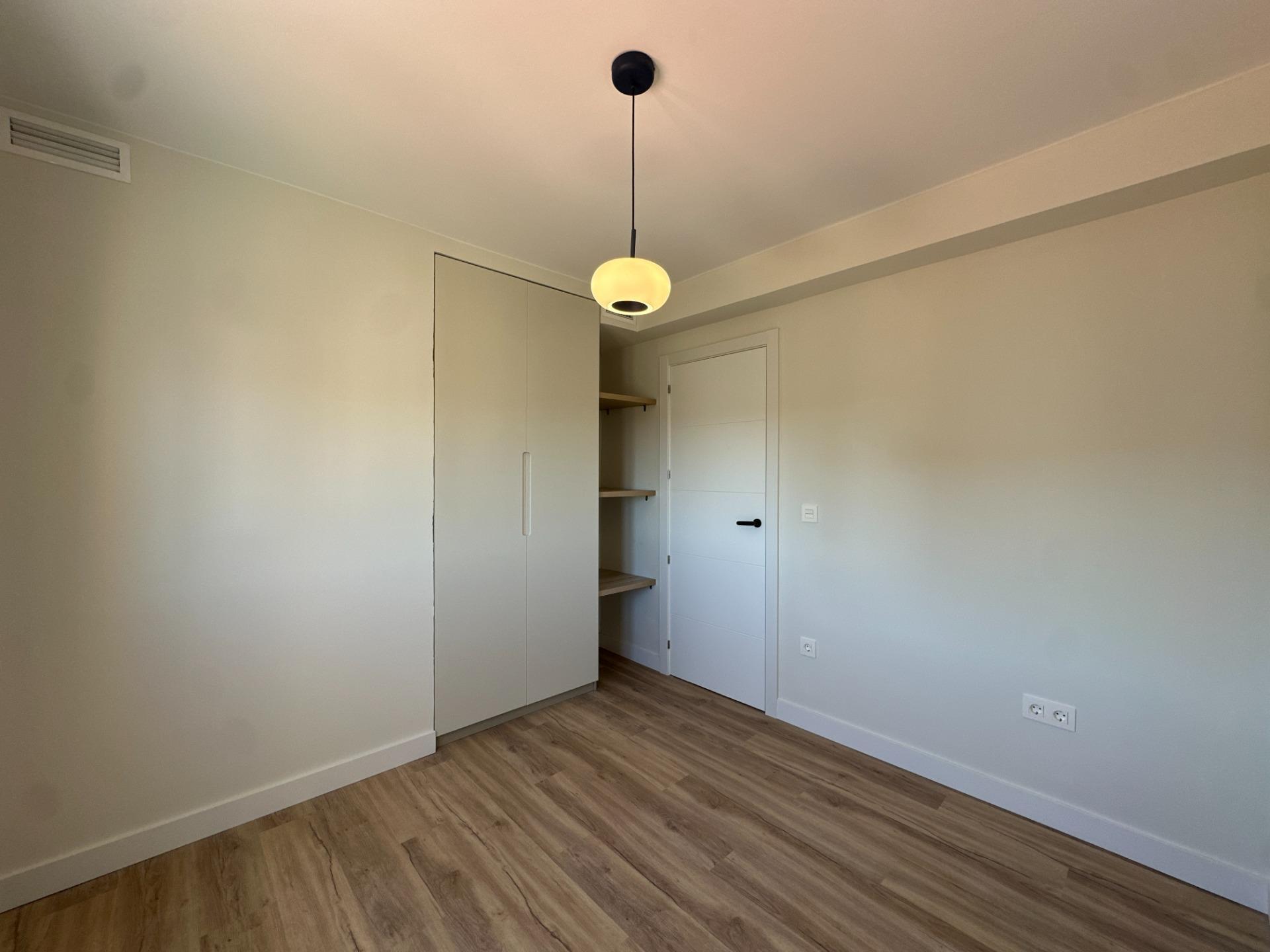 EN LA CIMA: Ático en Esquina, Sin Vecinos y Vistas al Infinito.